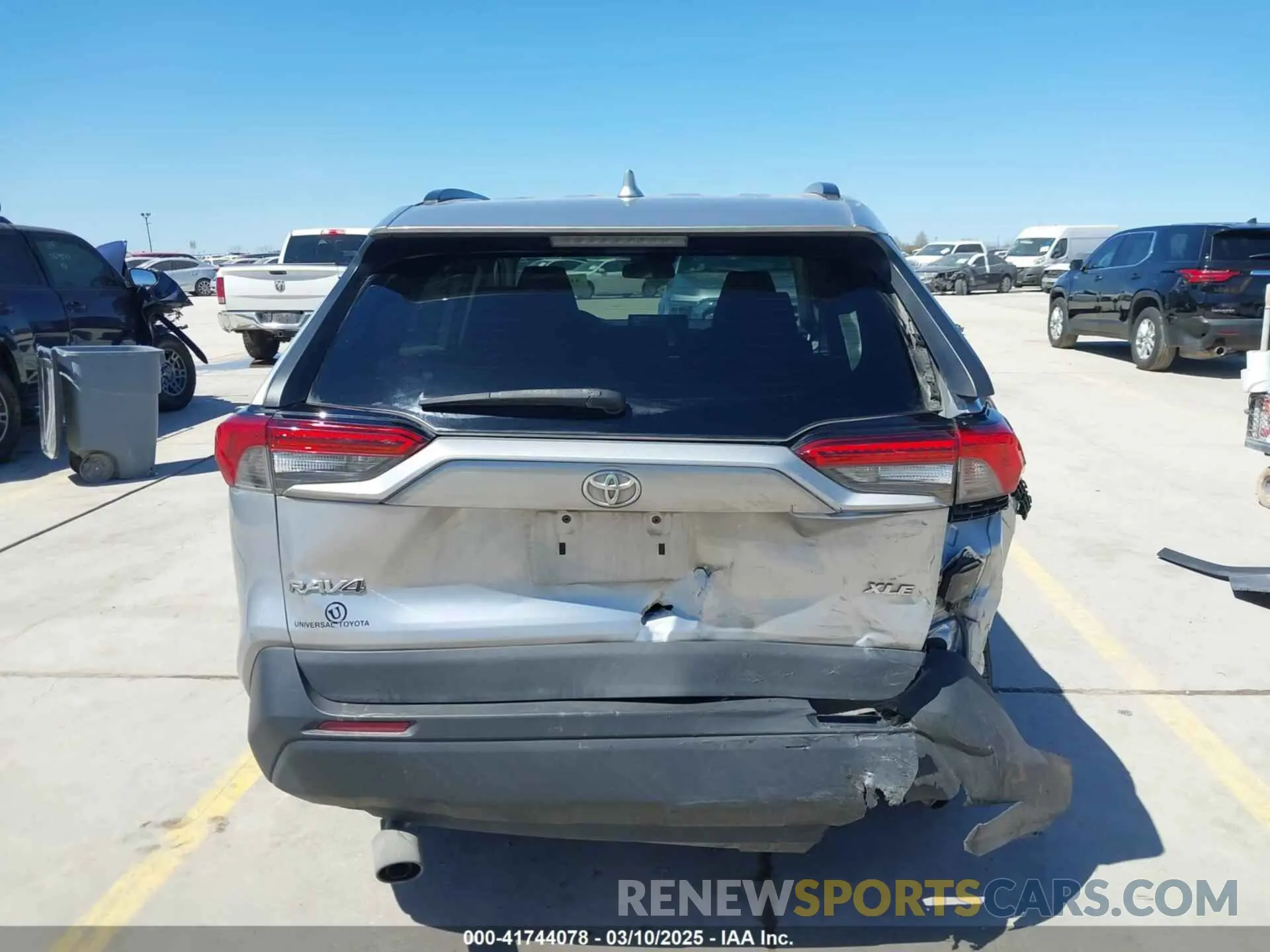 17 Photograph of a damaged car 2T3W1RFV9LW090537 TOYOTA RAV4 2020