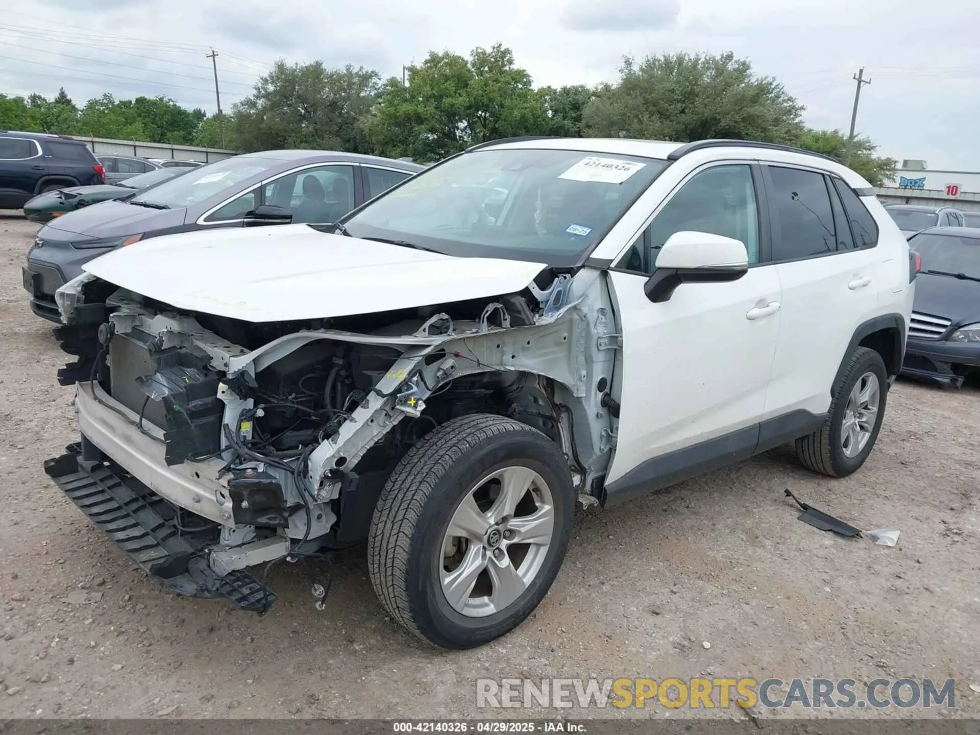 2 Photograph of a damaged car 2T3W1RFV9LW091901 TOYOTA RAV4 2020