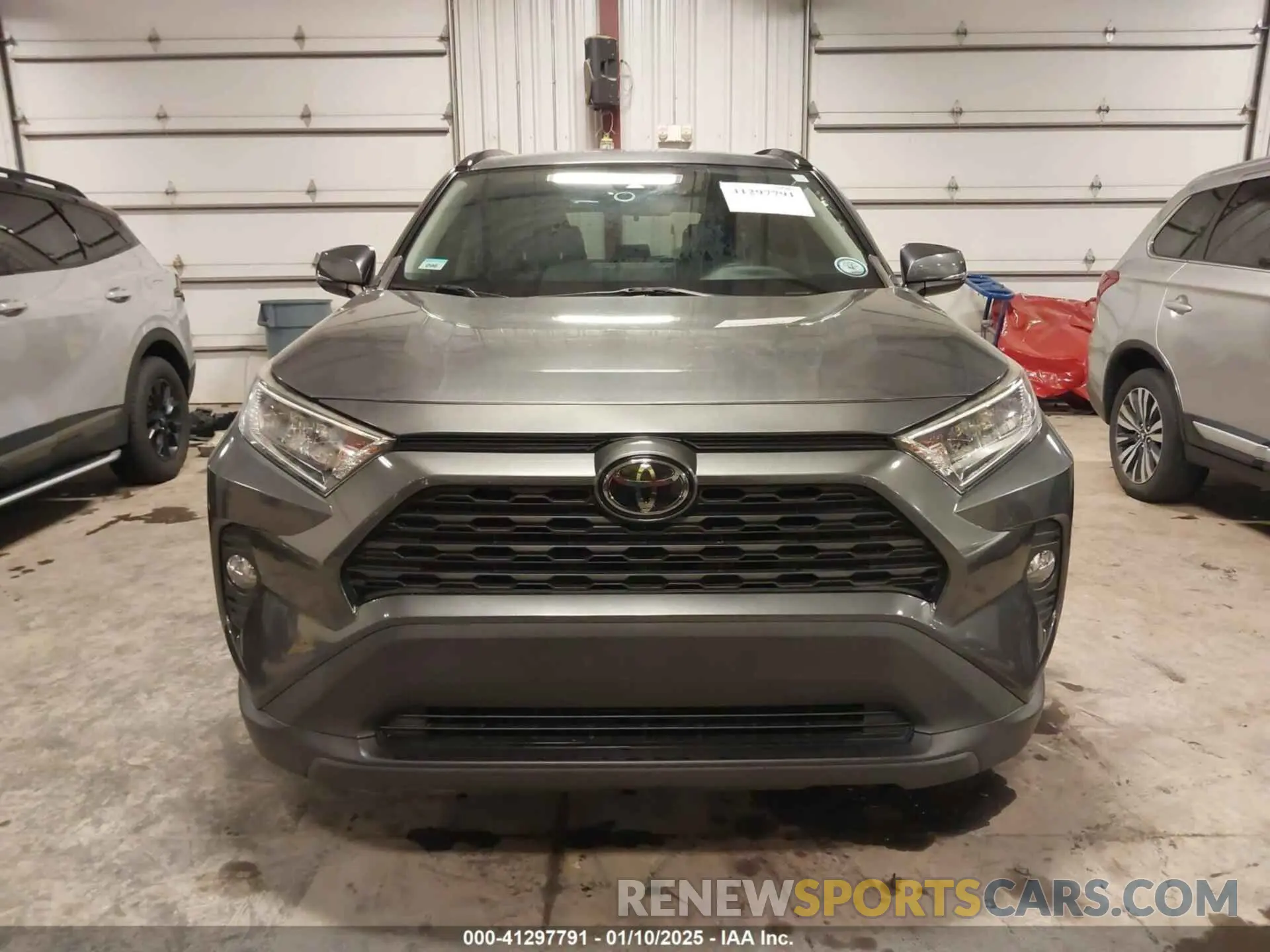 12 Photograph of a damaged car 2T3W1RFVXLC037931 TOYOTA RAV4 2020