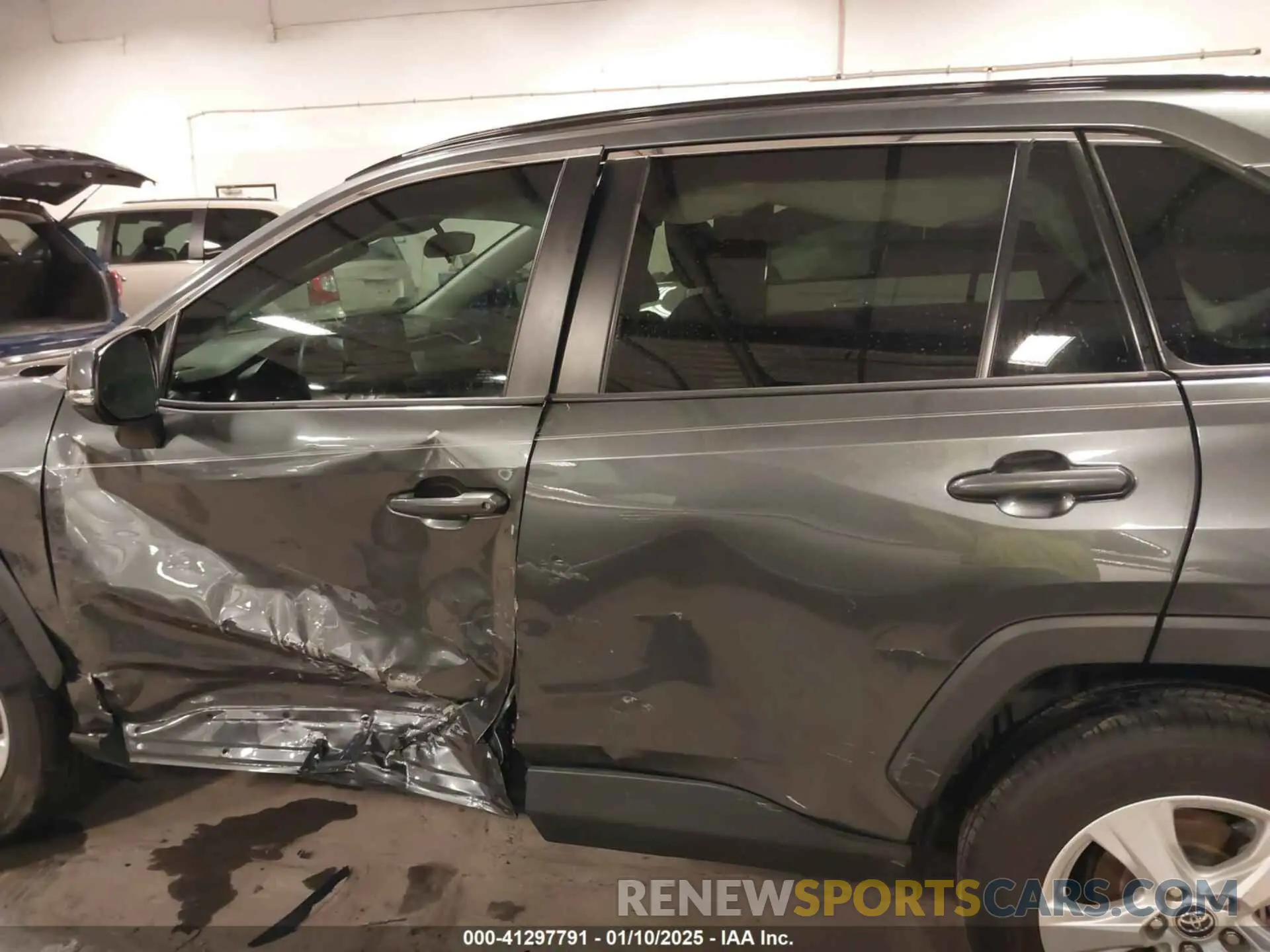 14 Photograph of a damaged car 2T3W1RFVXLC037931 TOYOTA RAV4 2020