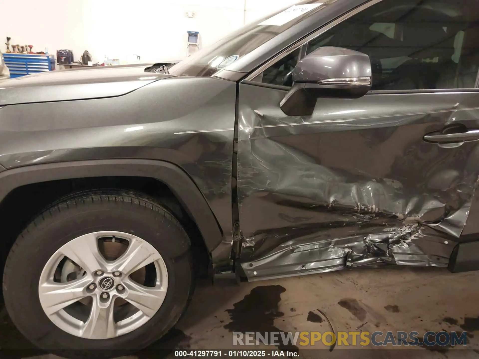 6 Photograph of a damaged car 2T3W1RFVXLC037931 TOYOTA RAV4 2020