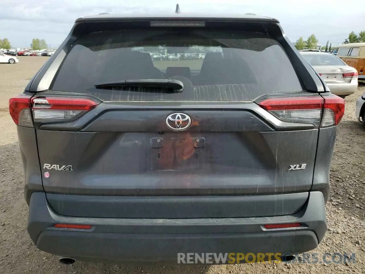 6 Photograph of a damaged car 2T3W1RFVXLC038643 TOYOTA RAV4 2020