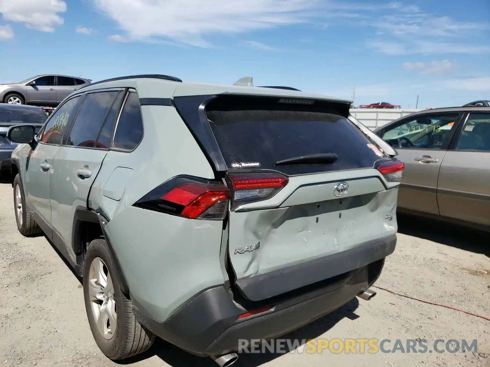 3 Photograph of a damaged car 2T3W1RFVXLC039906 TOYOTA RAV4 2020