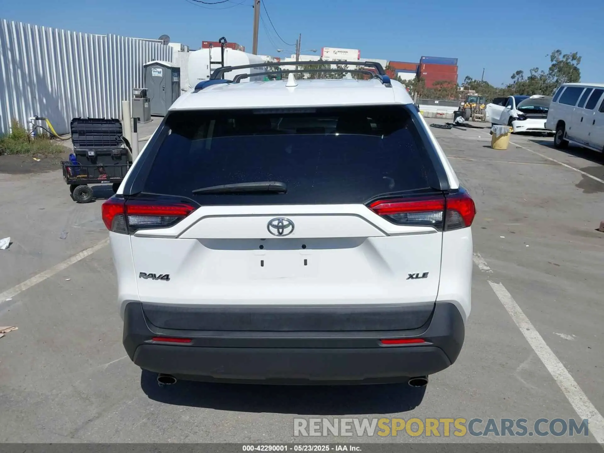 17 Photograph of a damaged car 2T3W1RFVXLC040120 TOYOTA RAV4 2020