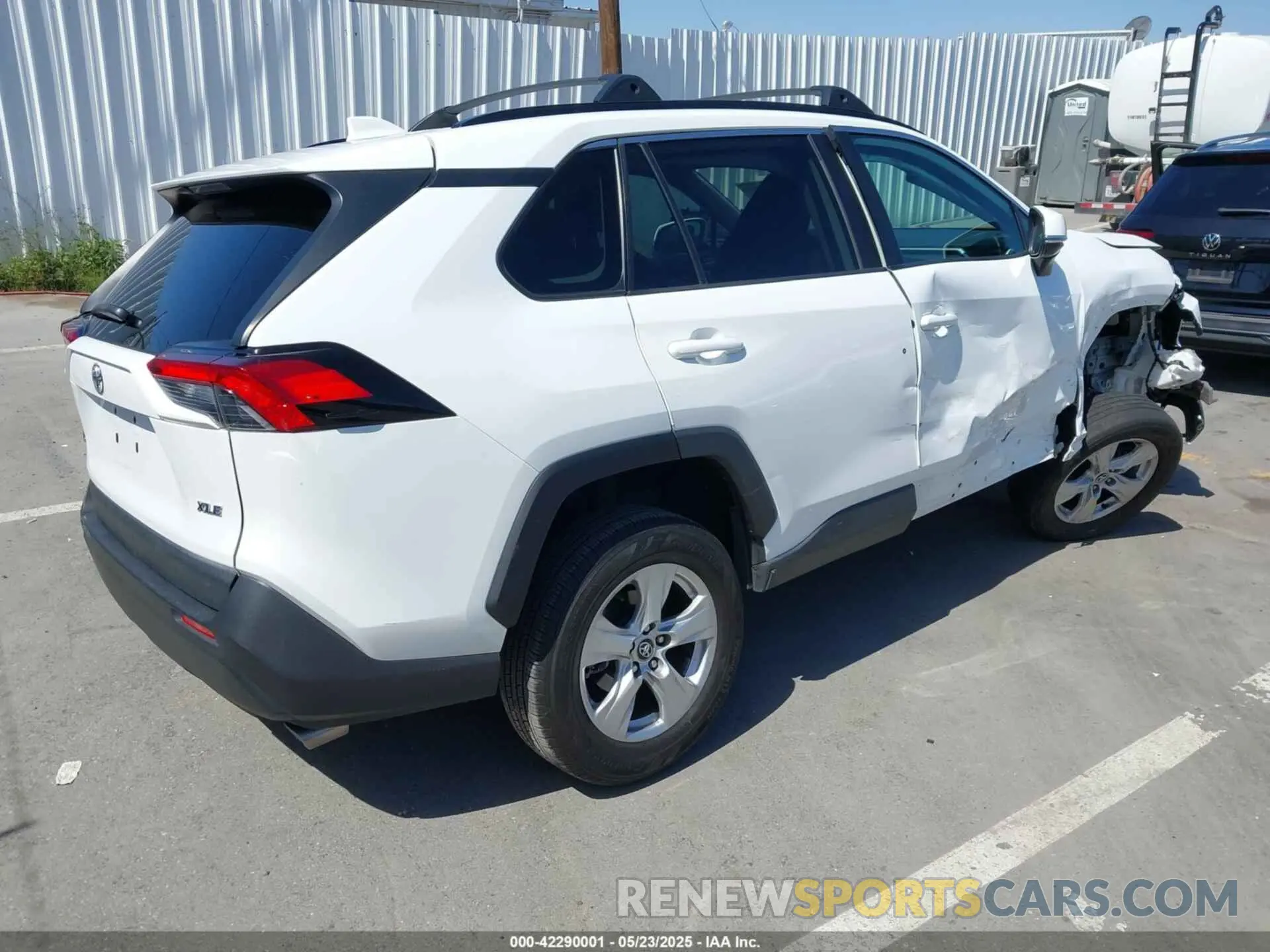 4 Photograph of a damaged car 2T3W1RFVXLC040120 TOYOTA RAV4 2020