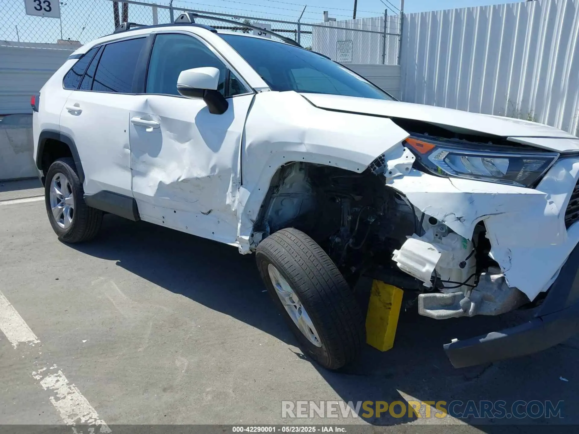 6 Photograph of a damaged car 2T3W1RFVXLC040120 TOYOTA RAV4 2020