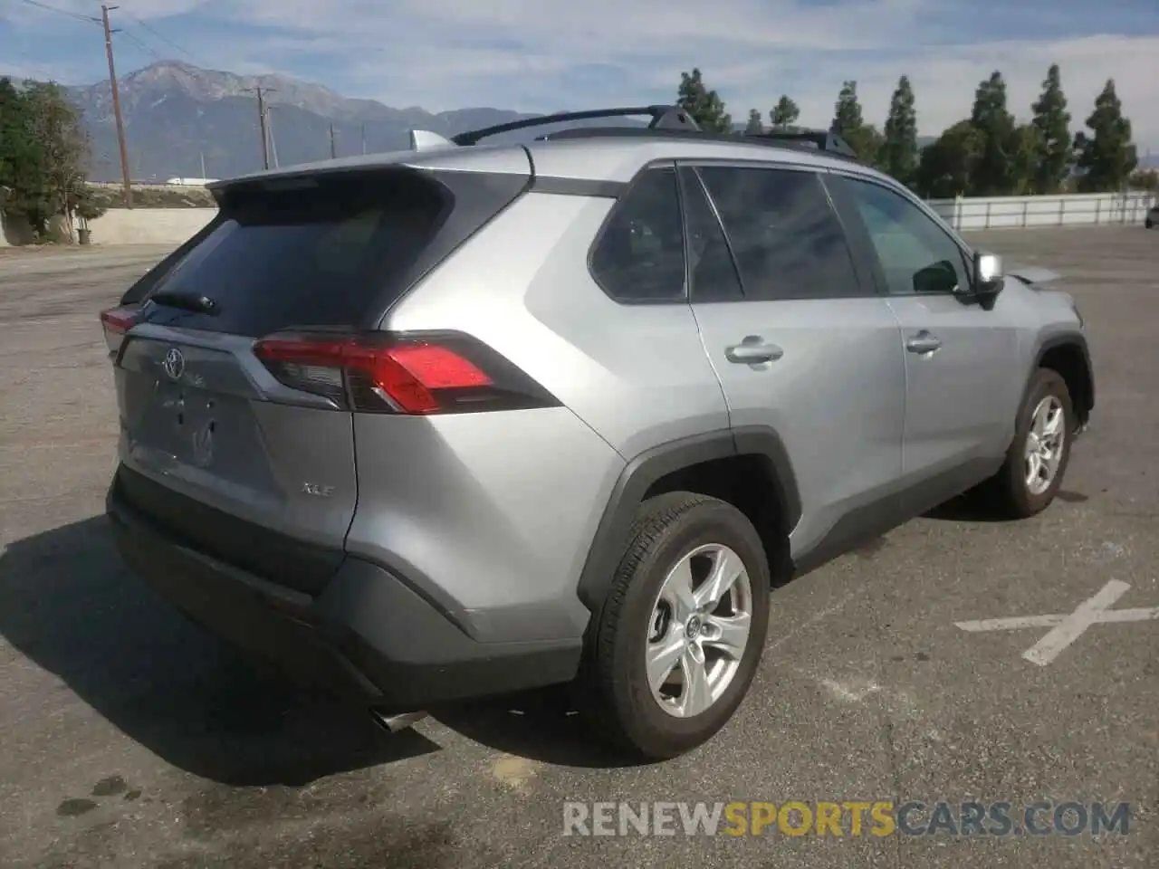 4 Photograph of a damaged car 2T3W1RFVXLC046399 TOYOTA RAV4 2020