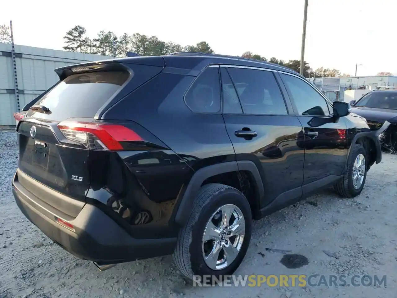 4 Photograph of a damaged car 2T3W1RFVXLC051232 TOYOTA RAV4 2020