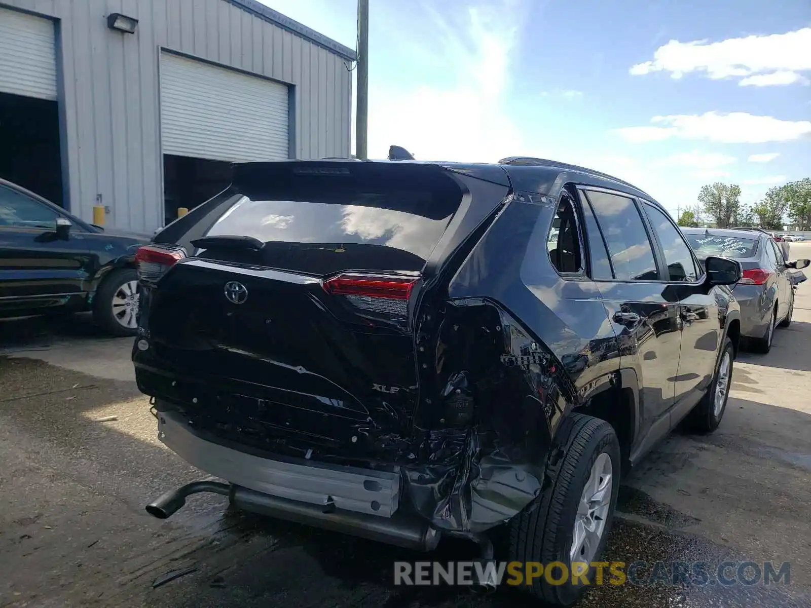 4 Photograph of a damaged car 2T3W1RFVXLC052087 TOYOTA RAV4 2020