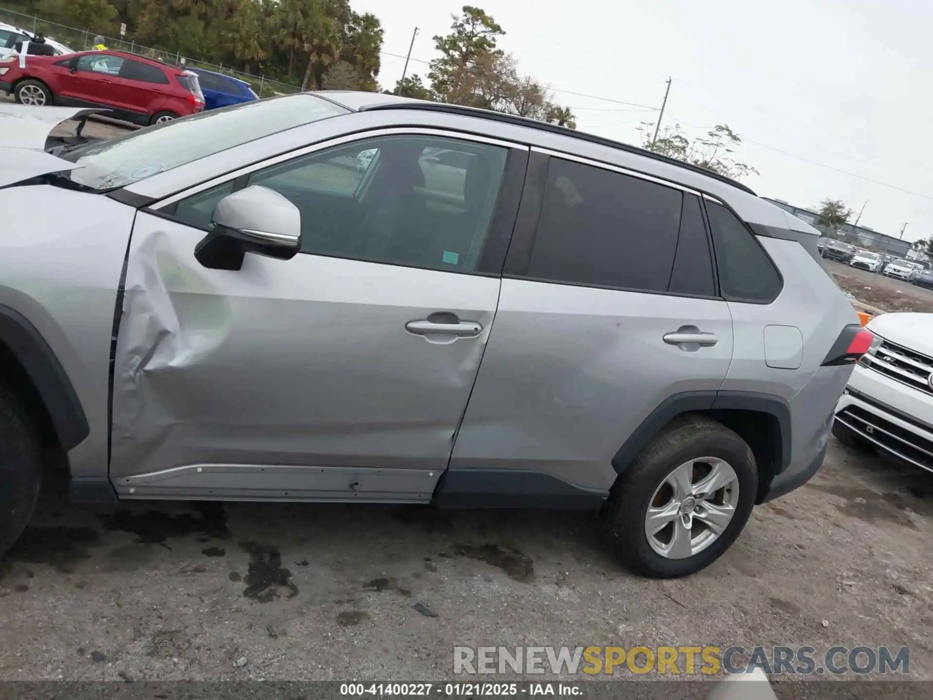 14 Photograph of a damaged car 2T3W1RFVXLC053224 TOYOTA RAV4 2020