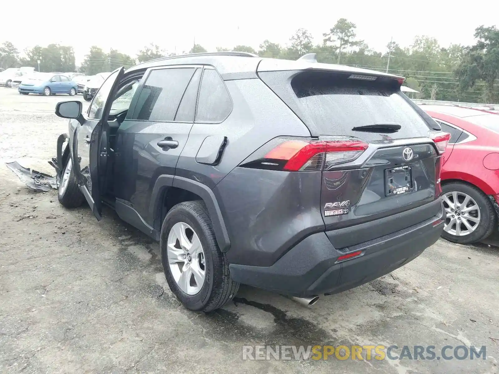 3 Photograph of a damaged car 2T3W1RFVXLC055796 TOYOTA RAV4 2020