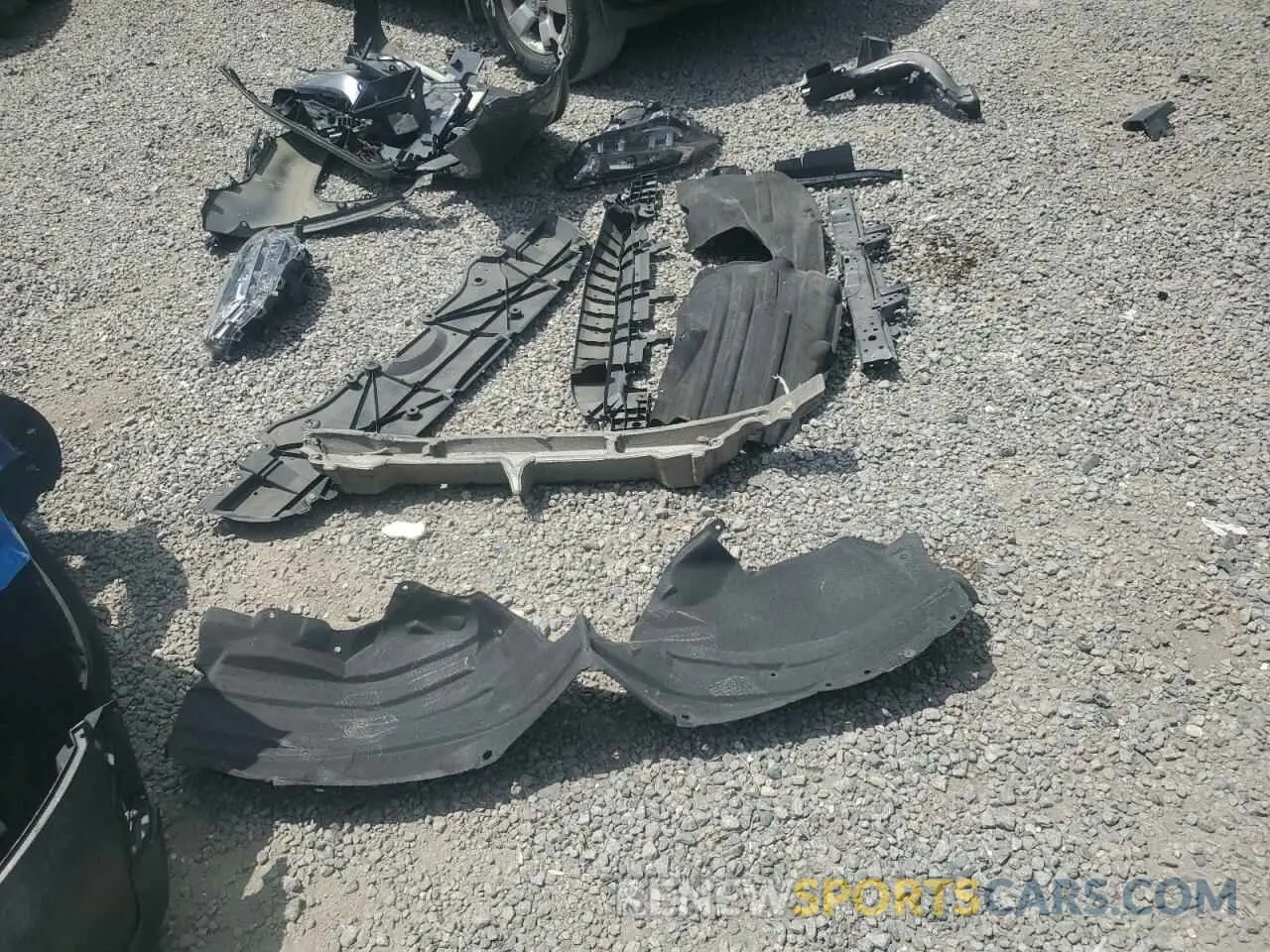 13 Photograph of a damaged car 2T3W1RFVXLC056706 TOYOTA RAV4 2020