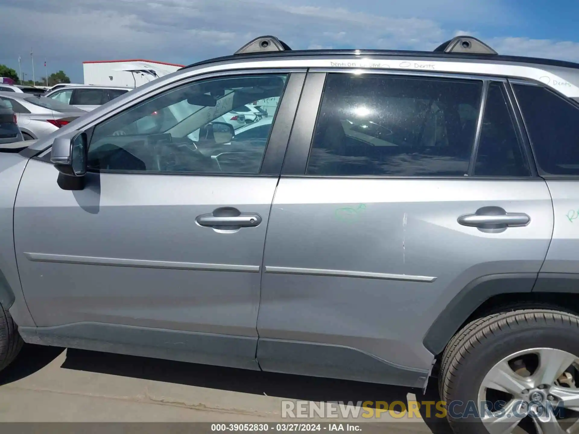 15 Photograph of a damaged car 2T3W1RFVXLC063543 TOYOTA RAV4 2020