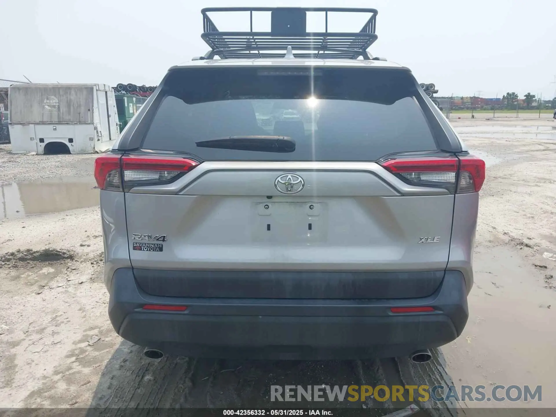 16 Photograph of a damaged car 2T3W1RFVXLC079578 TOYOTA RAV4 2020