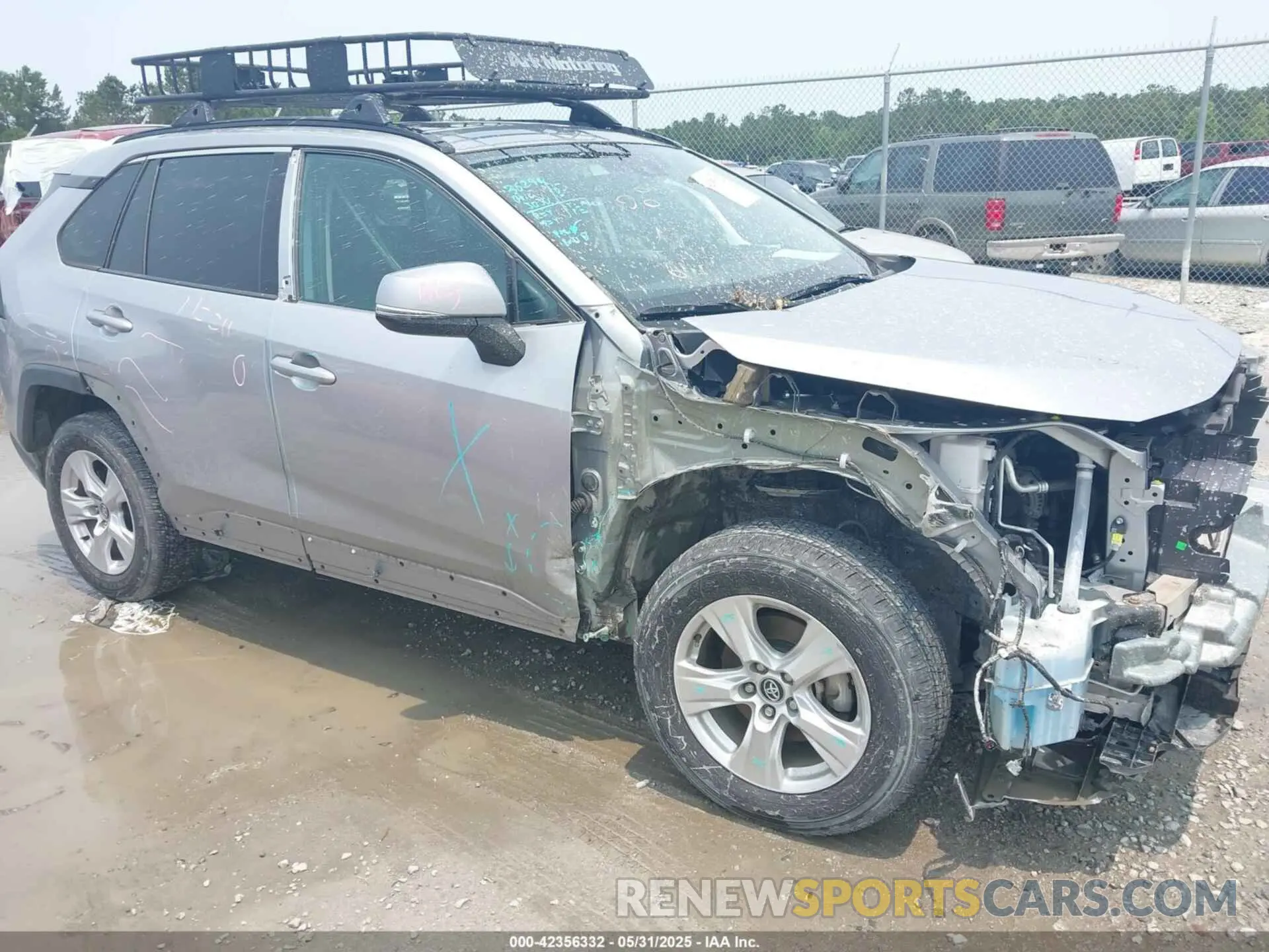 18 Photograph of a damaged car 2T3W1RFVXLC079578 TOYOTA RAV4 2020