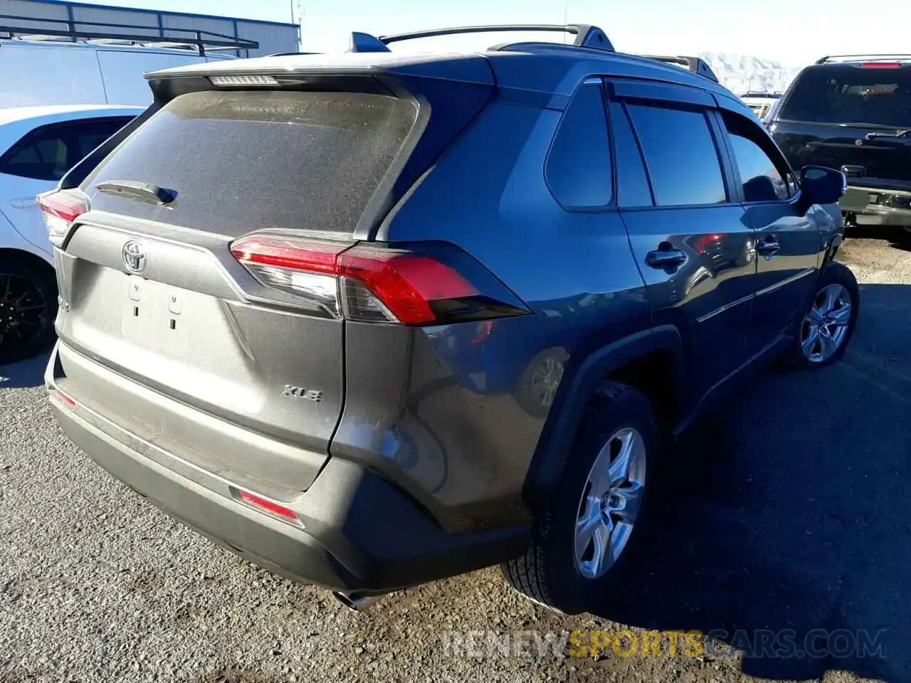 4 Photograph of a damaged car 2T3W1RFVXLC085090 TOYOTA RAV4 2020