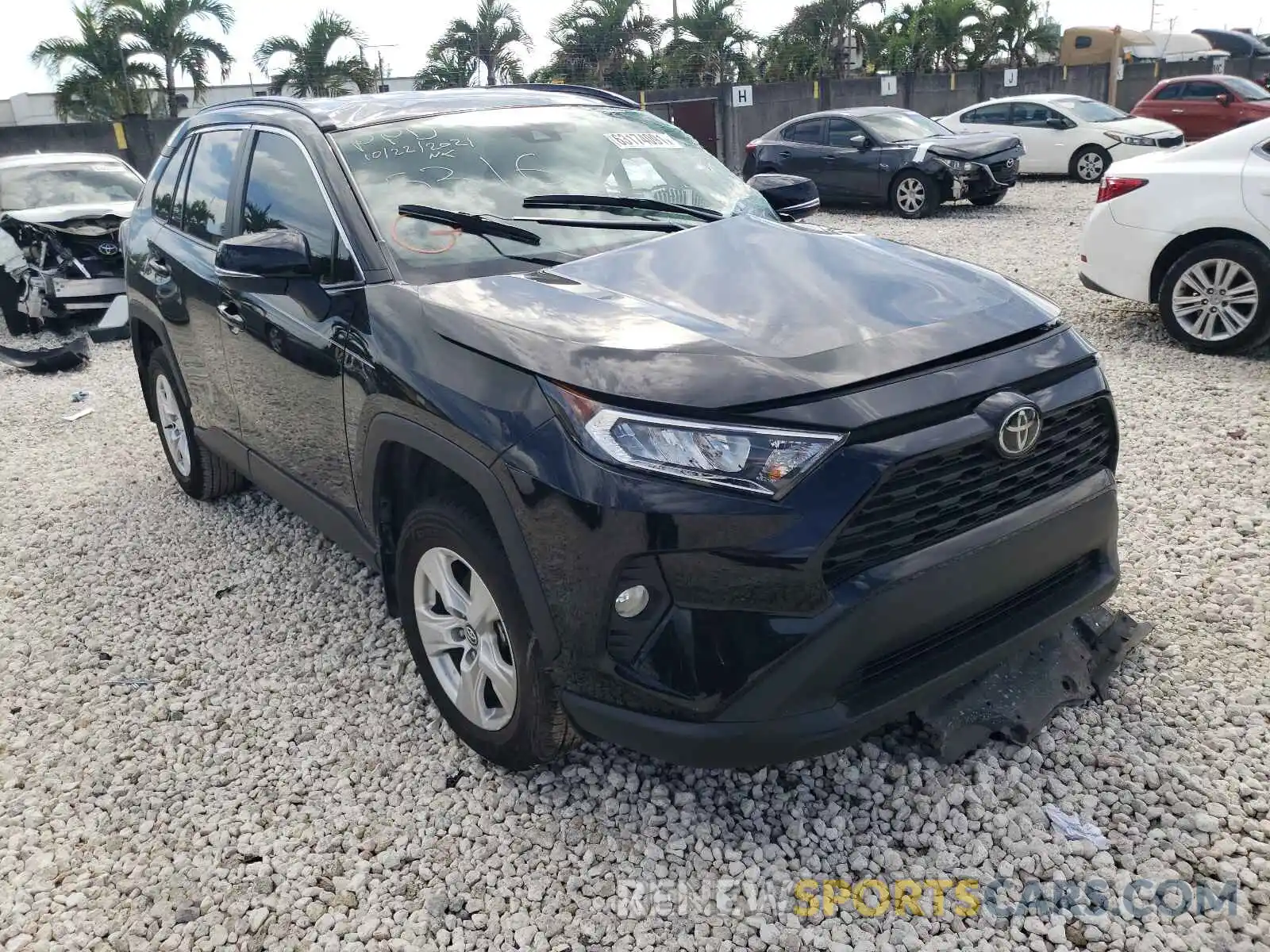 1 Photograph of a damaged car 2T3W1RFVXLC085316 TOYOTA RAV4 2020