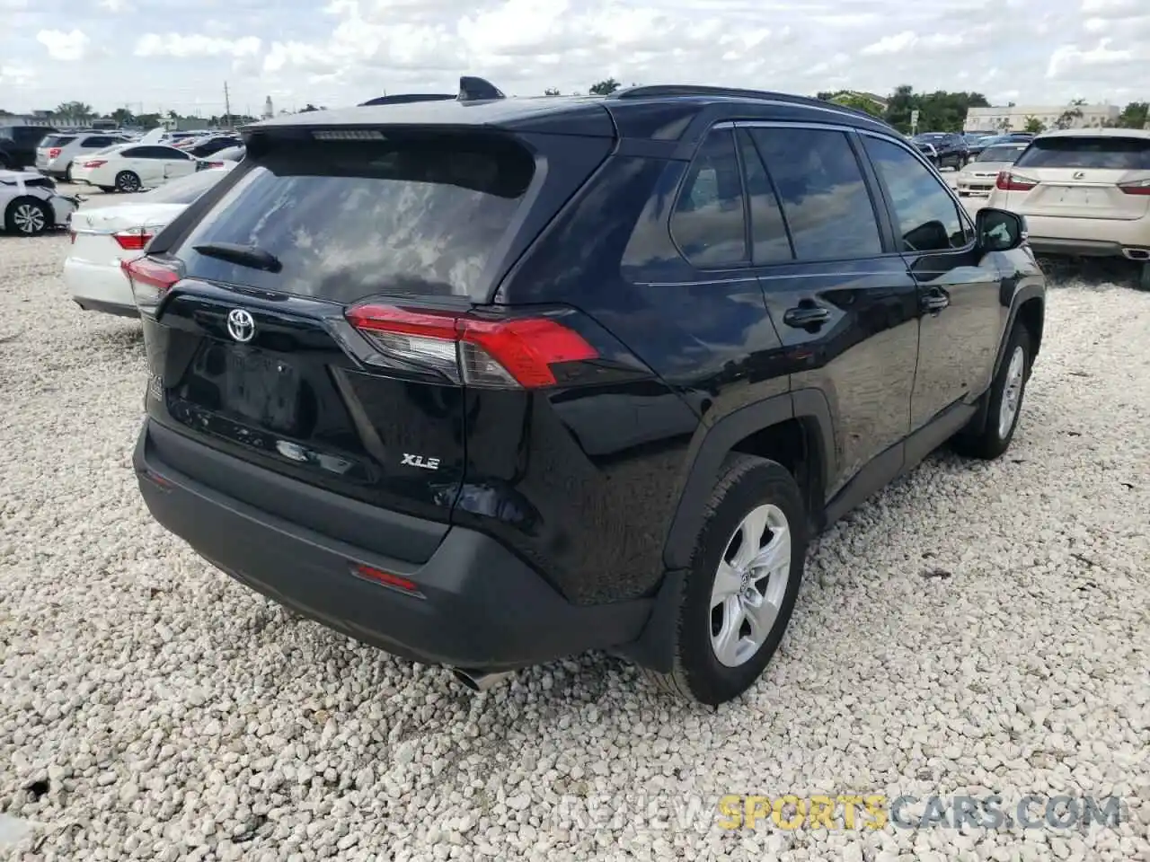 4 Photograph of a damaged car 2T3W1RFVXLC085316 TOYOTA RAV4 2020