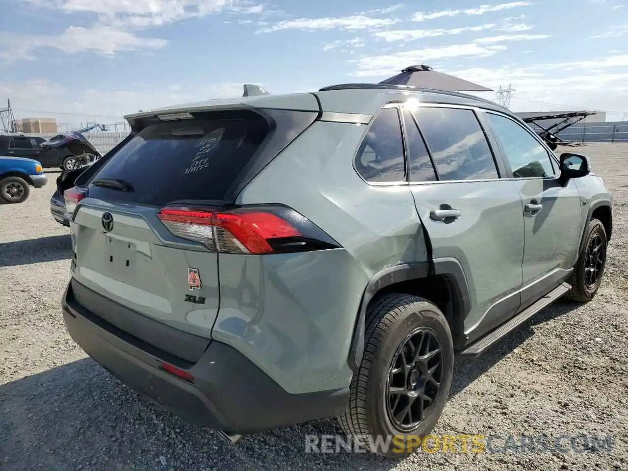 4 Photograph of a damaged car 2T3W1RFVXLW059202 TOYOTA RAV4 2020