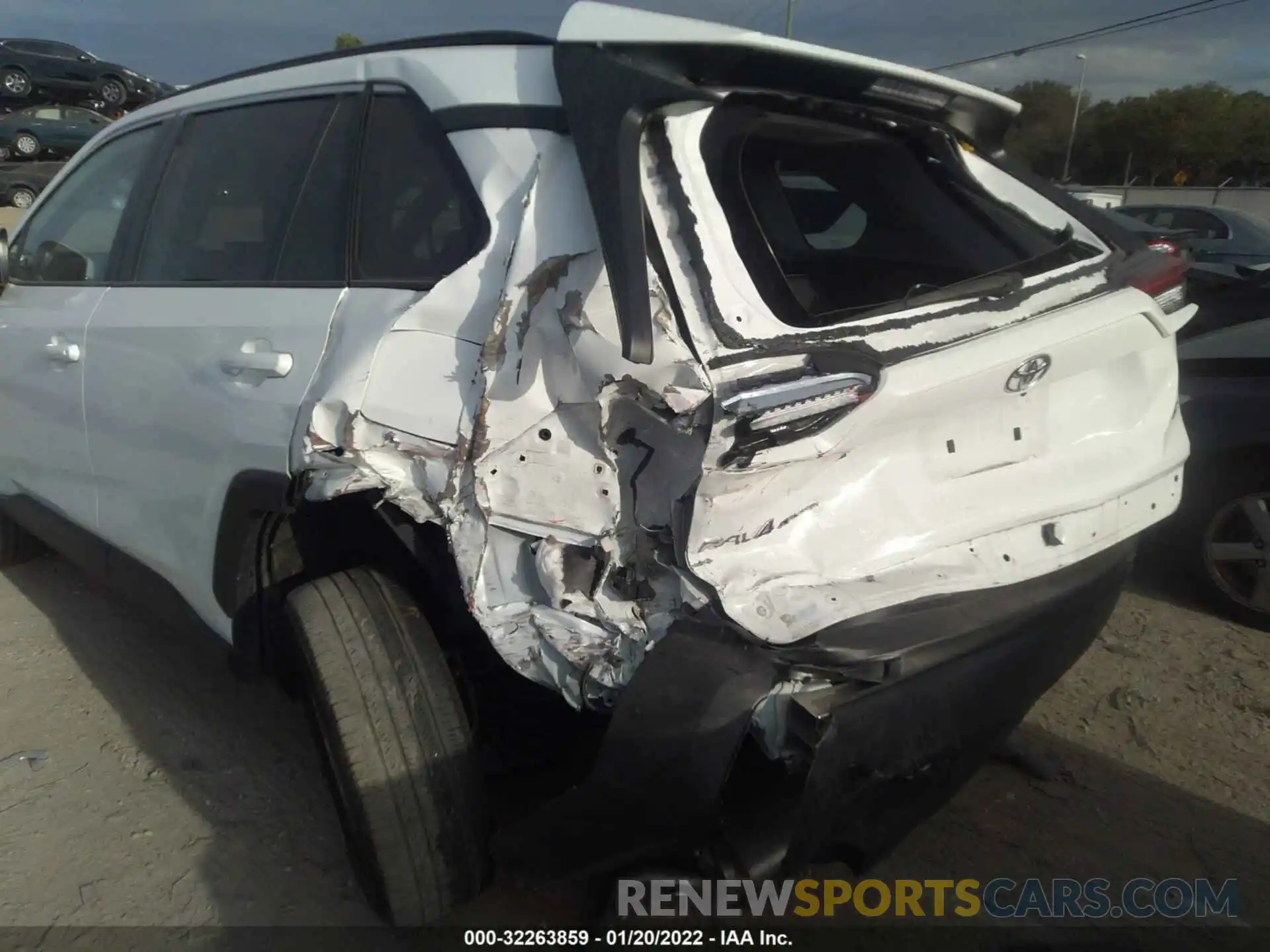 6 Photograph of a damaged car 2T3W1RFVXLW061208 TOYOTA RAV4 2020