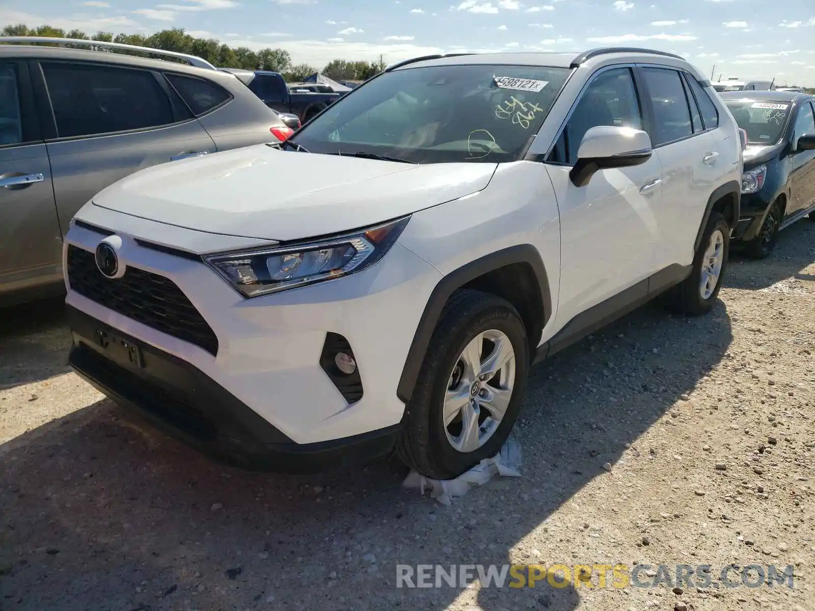 2 Photograph of a damaged car 2T3W1RFVXLW064867 TOYOTA RAV4 2020