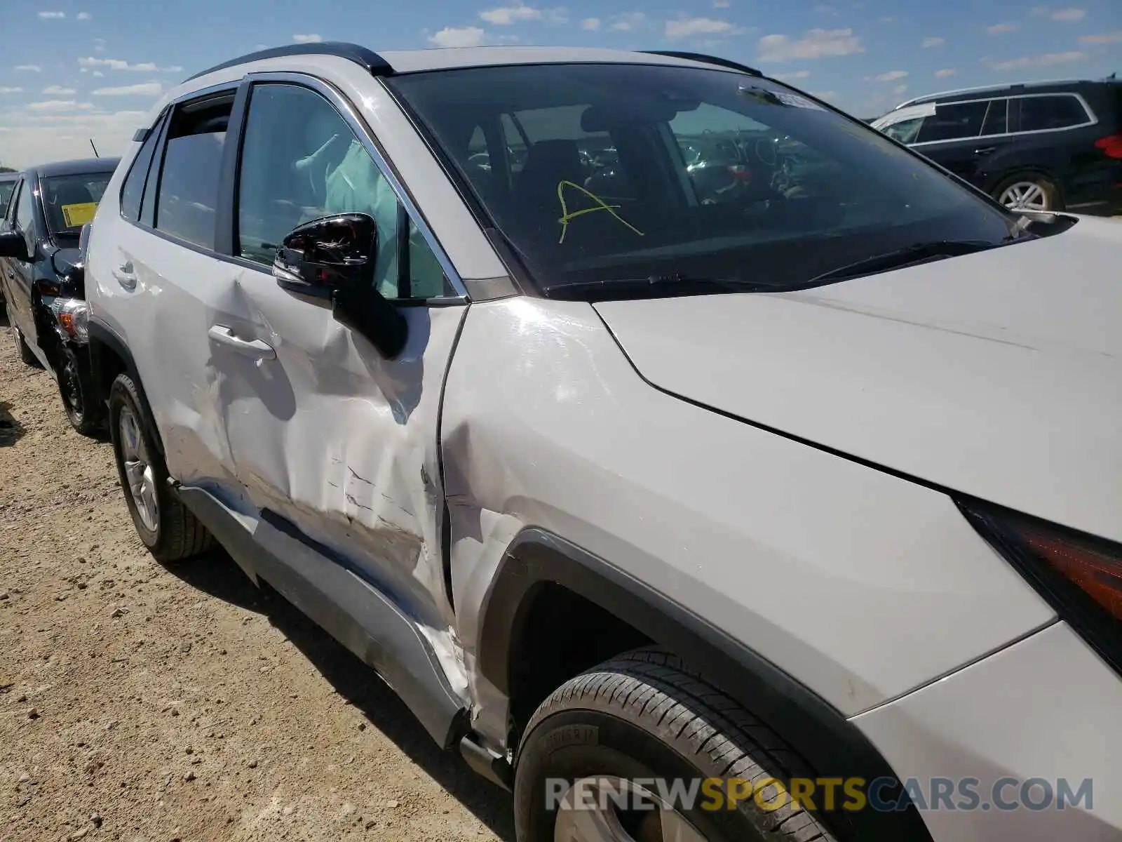 9 Photograph of a damaged car 2T3W1RFVXLW064867 TOYOTA RAV4 2020