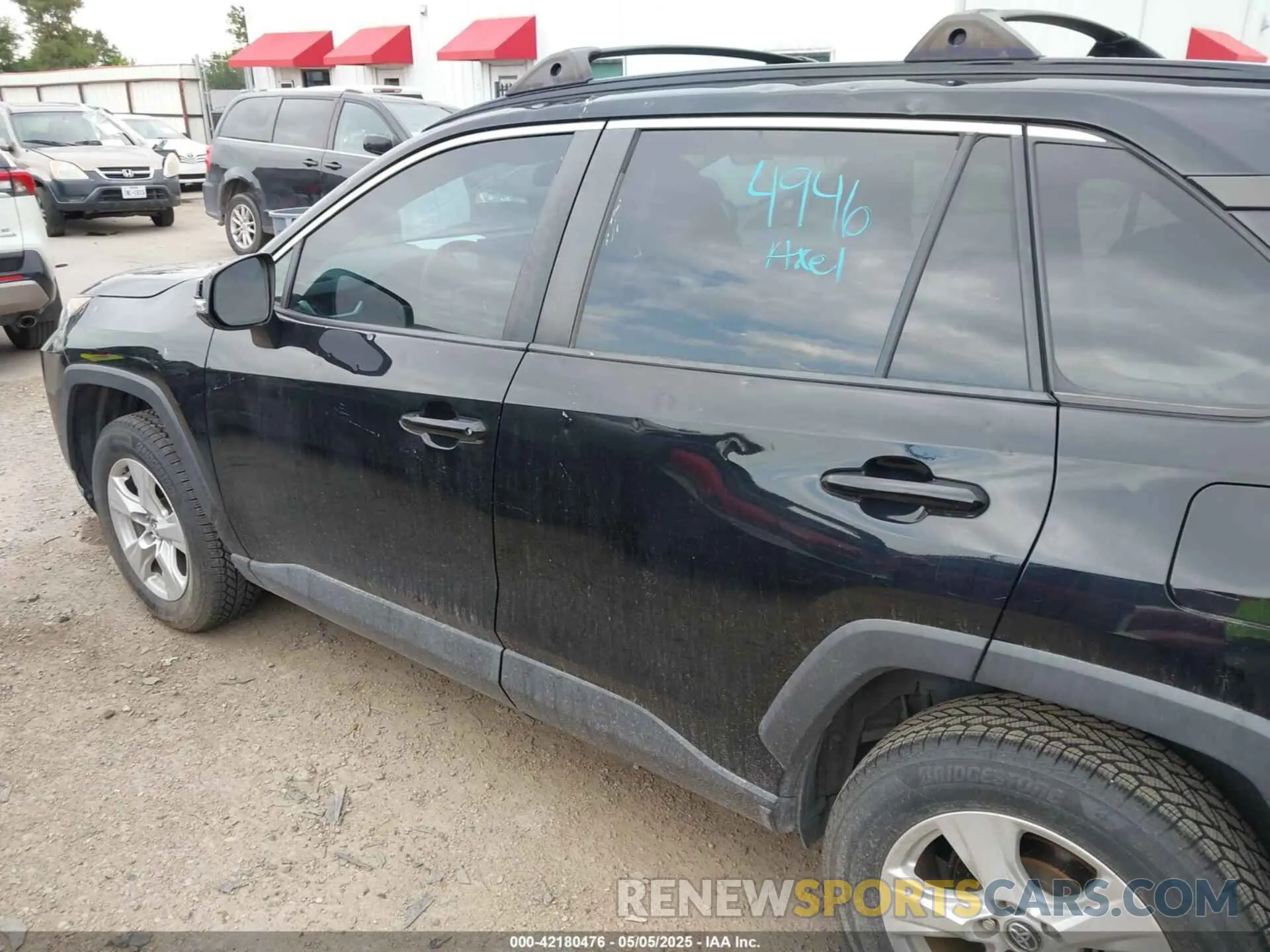 14 Photograph of a damaged car 2T3W1RFVXLW075433 TOYOTA RAV4 2020
