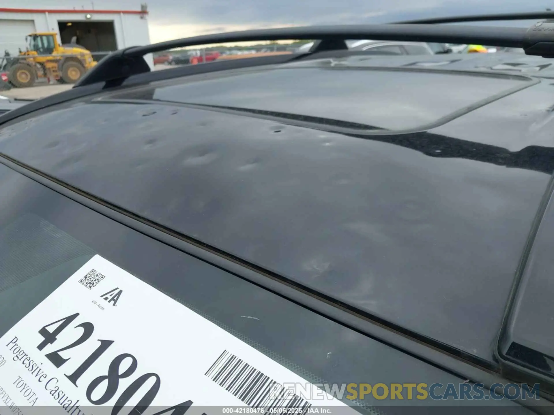 17 Photograph of a damaged car 2T3W1RFVXLW075433 TOYOTA RAV4 2020