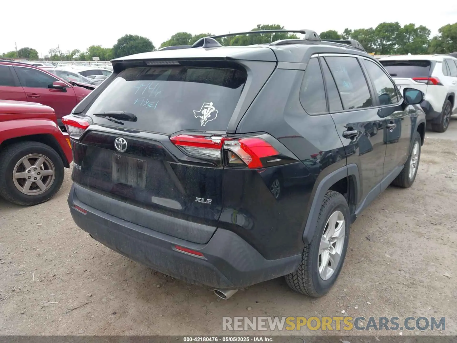 4 Photograph of a damaged car 2T3W1RFVXLW075433 TOYOTA RAV4 2020