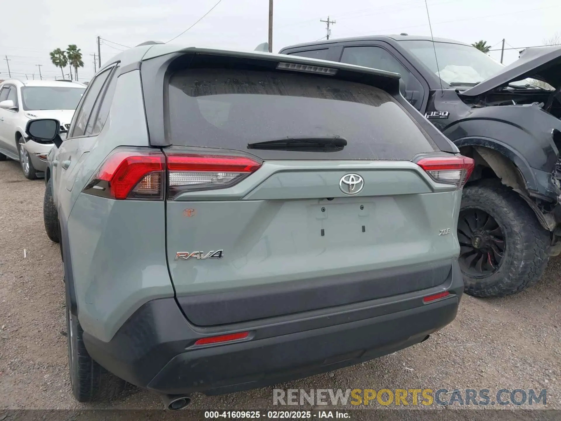 3 Photograph of a damaged car 2T3W1RFVXLW076954 TOYOTA RAV4 2020