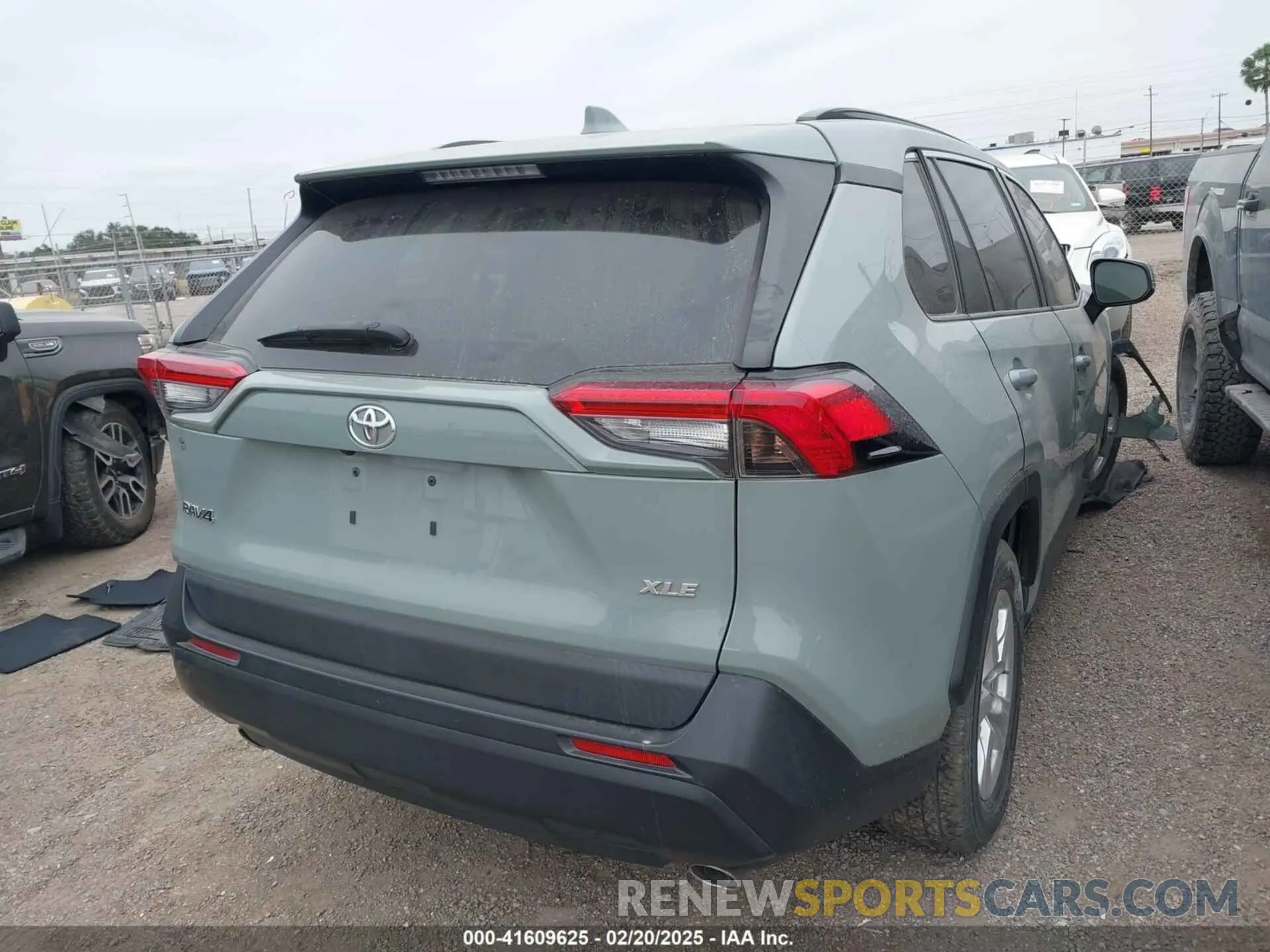 4 Photograph of a damaged car 2T3W1RFVXLW076954 TOYOTA RAV4 2020