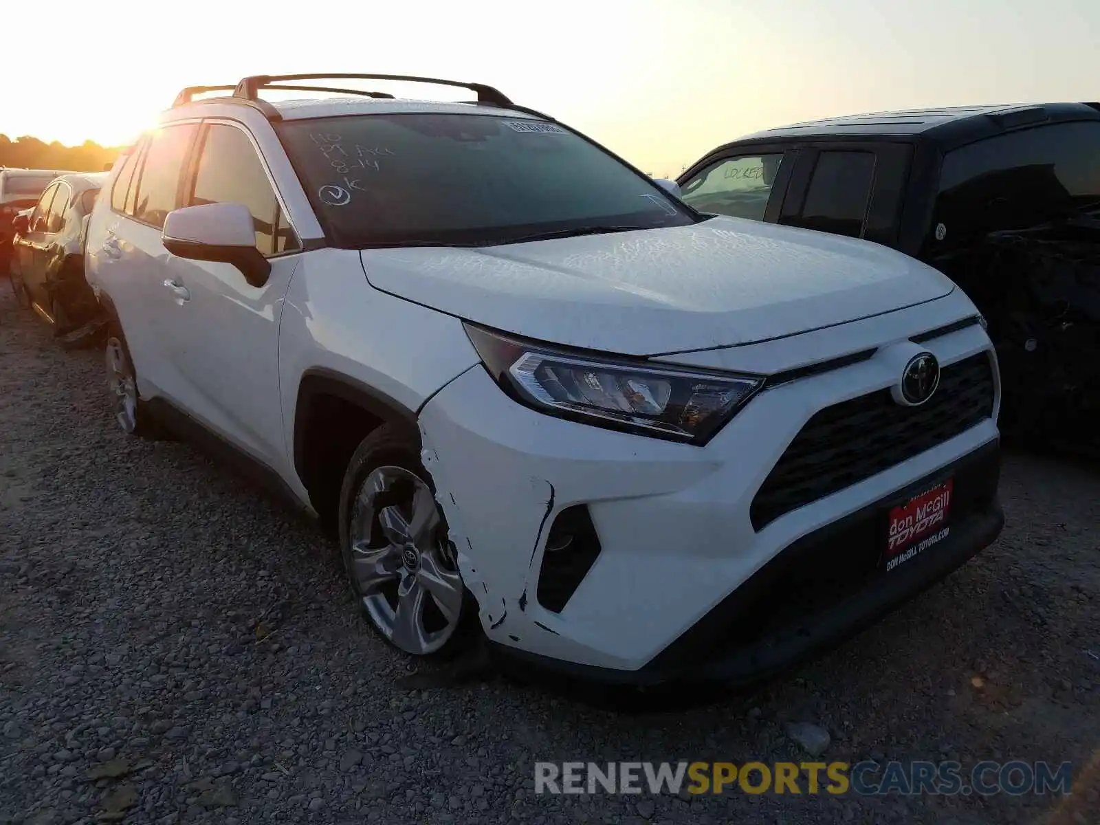 1 Photograph of a damaged car 2T3W1RFVXLW081944 TOYOTA RAV4 2020