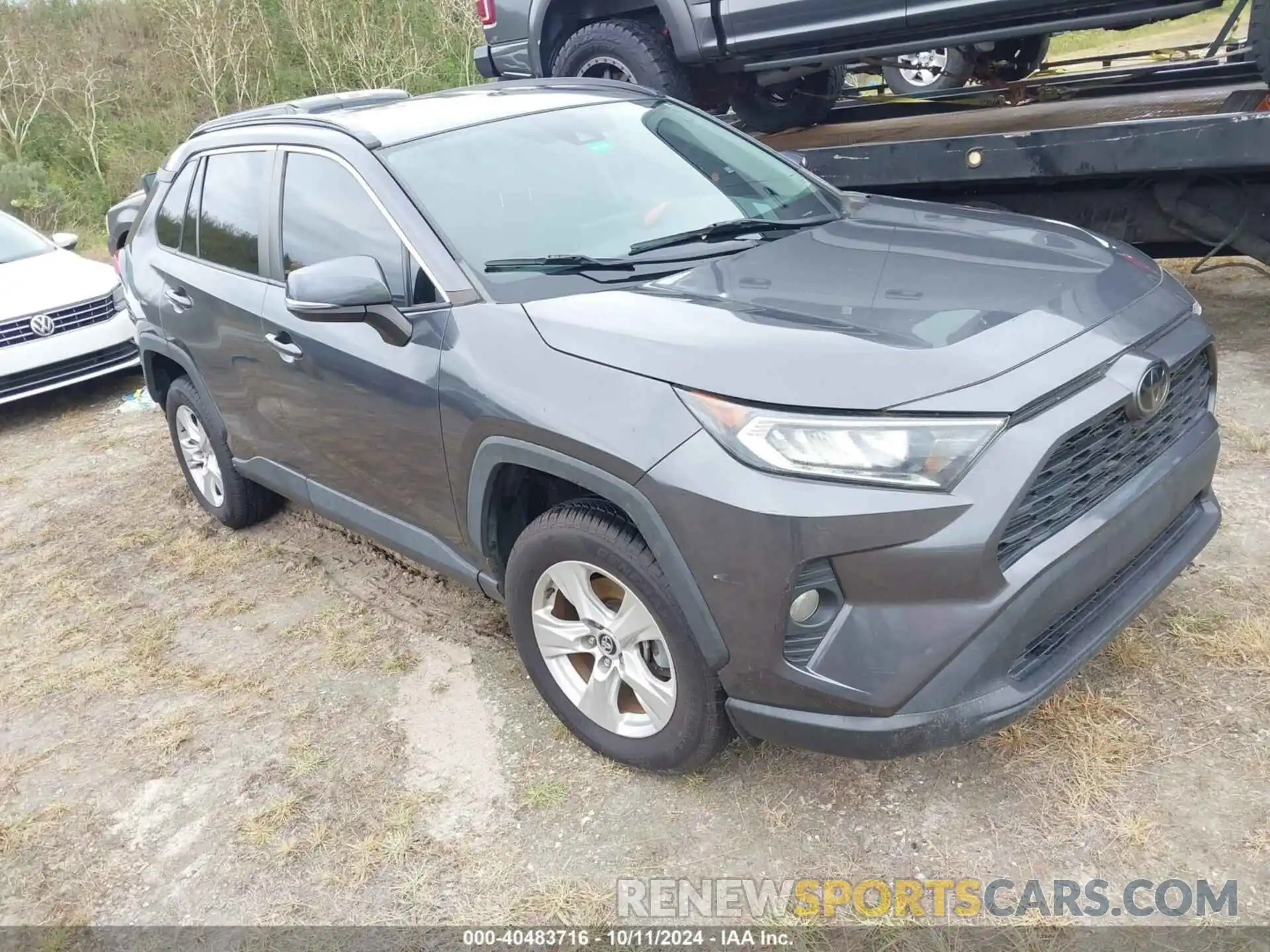 1 Photograph of a damaged car 2T3W1RFVXLW092541 TOYOTA RAV4 2020