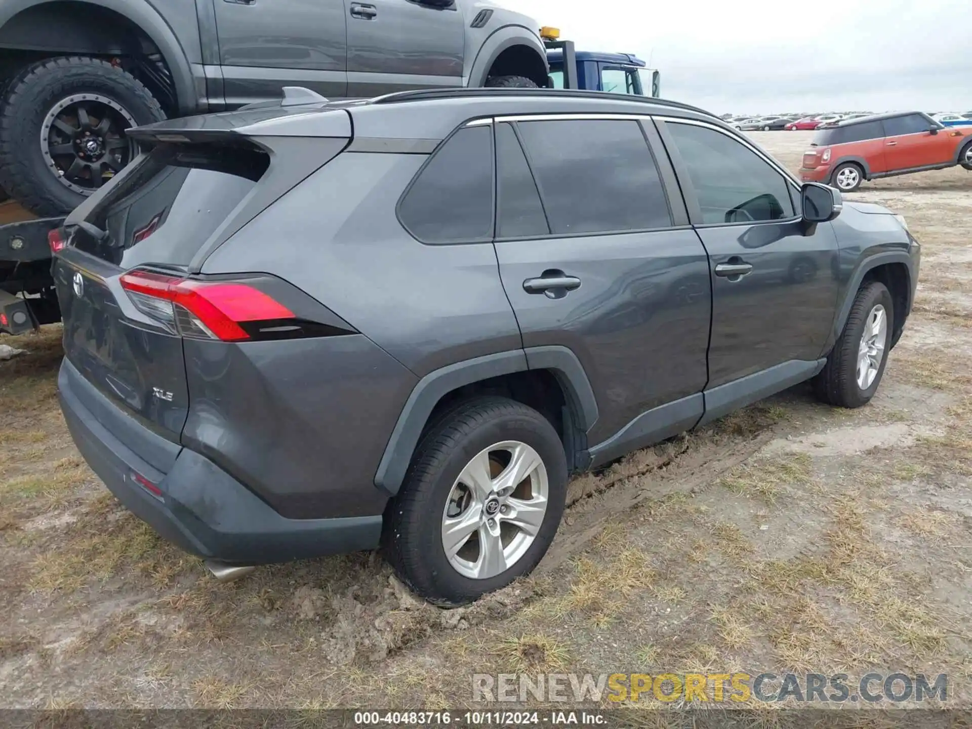 4 Photograph of a damaged car 2T3W1RFVXLW092541 TOYOTA RAV4 2020