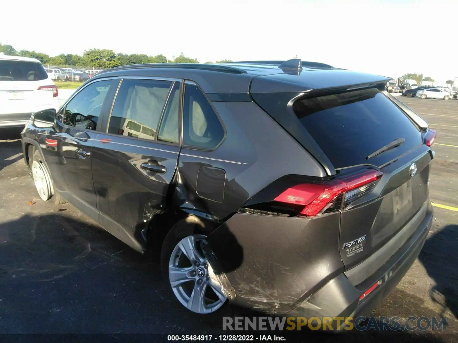 6 Photograph of a damaged car 2T3W1RFVXLW093835 TOYOTA RAV4 2020