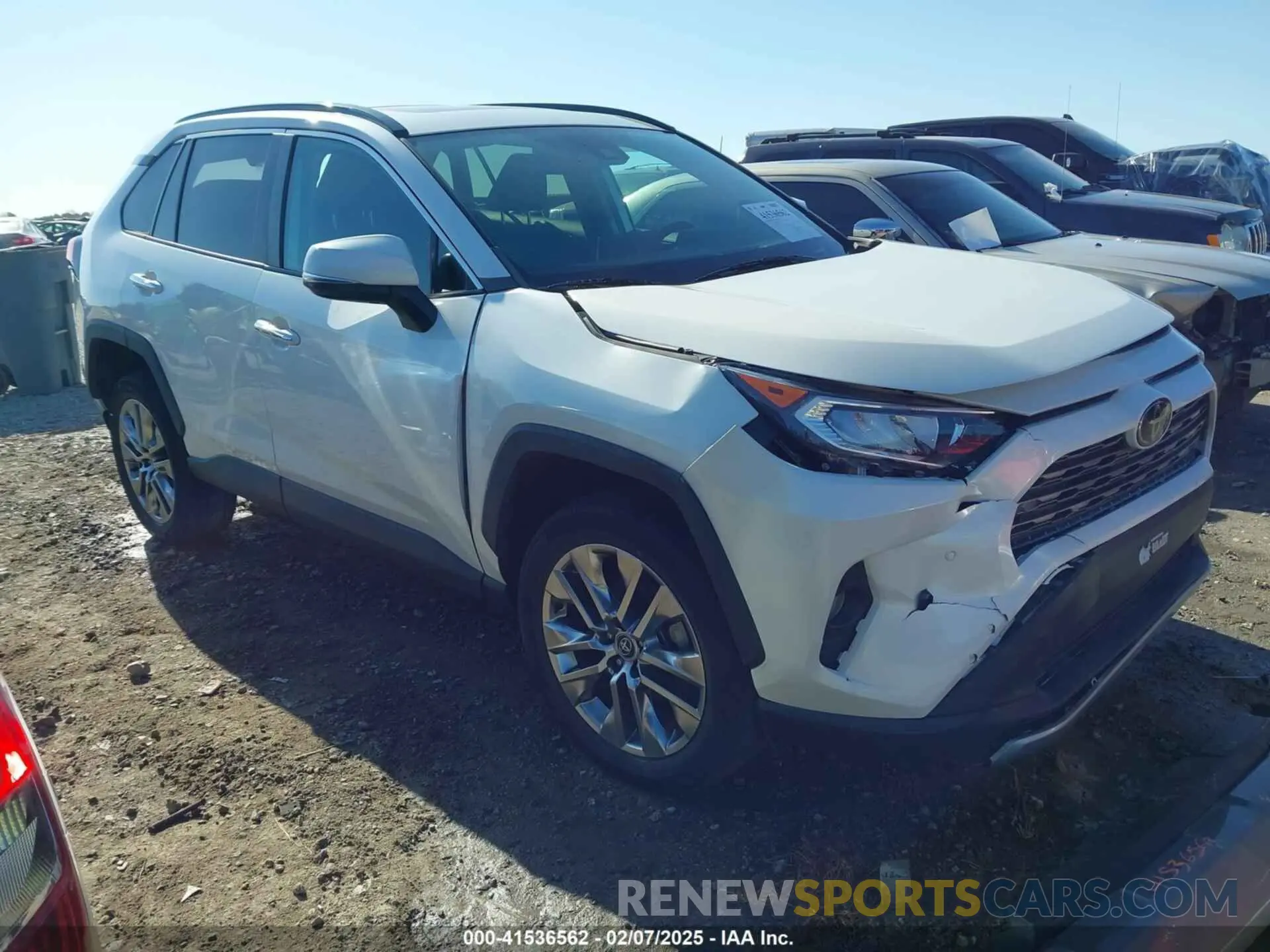 1 Photograph of a damaged car 2T3Y1RFV2LW066833 TOYOTA RAV4 2020