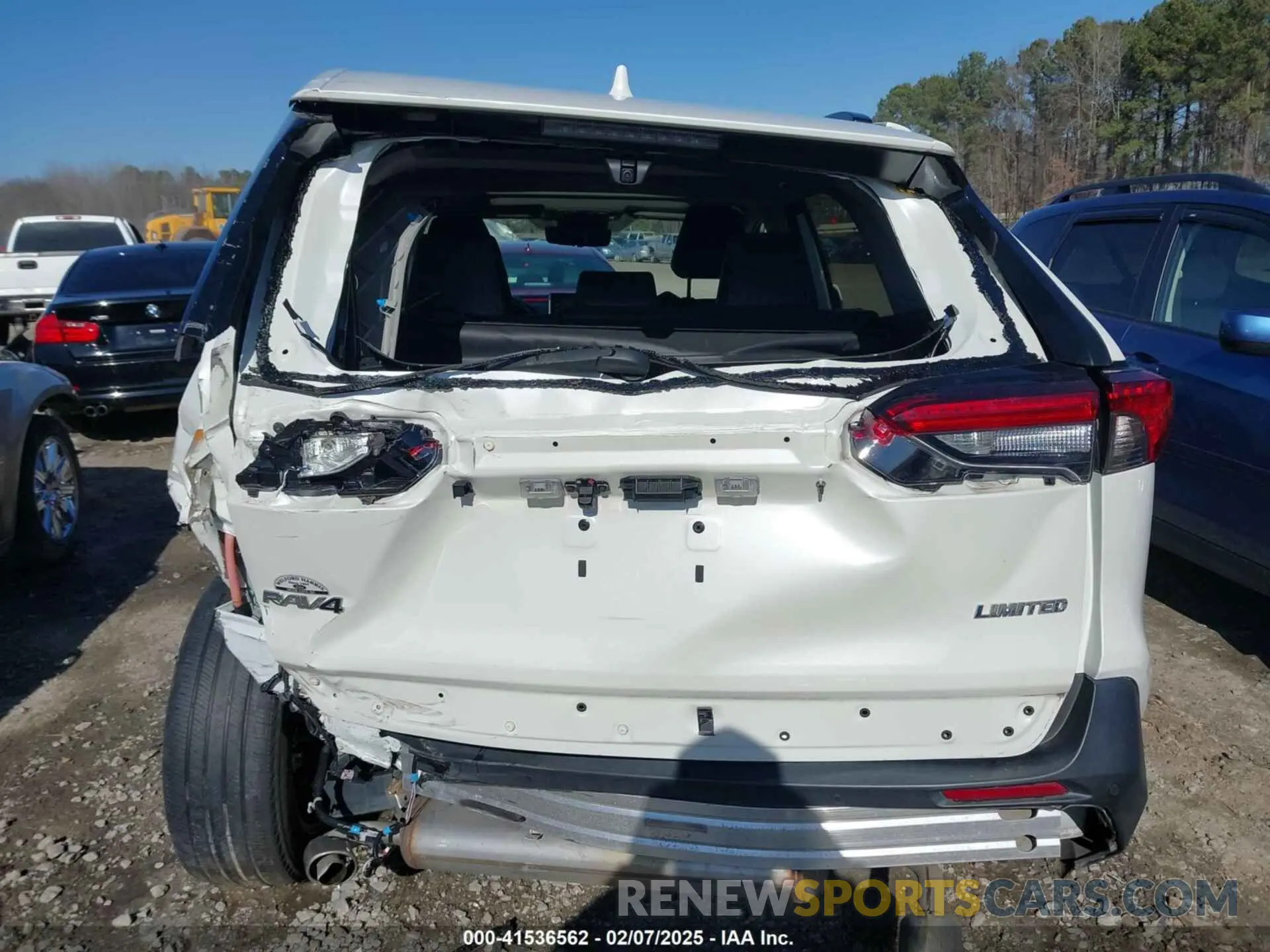 17 Photograph of a damaged car 2T3Y1RFV2LW066833 TOYOTA RAV4 2020