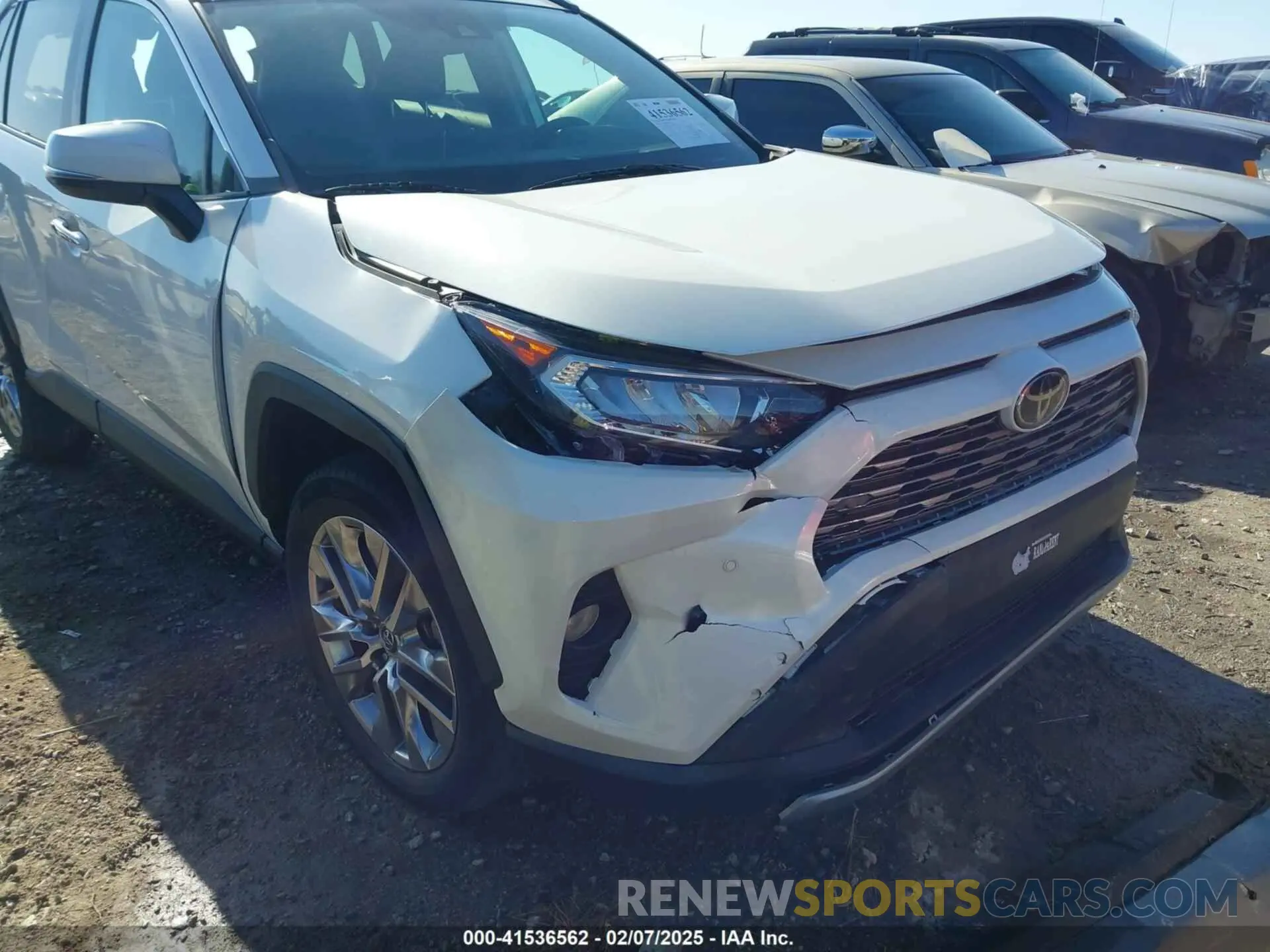 18 Photograph of a damaged car 2T3Y1RFV2LW066833 TOYOTA RAV4 2020