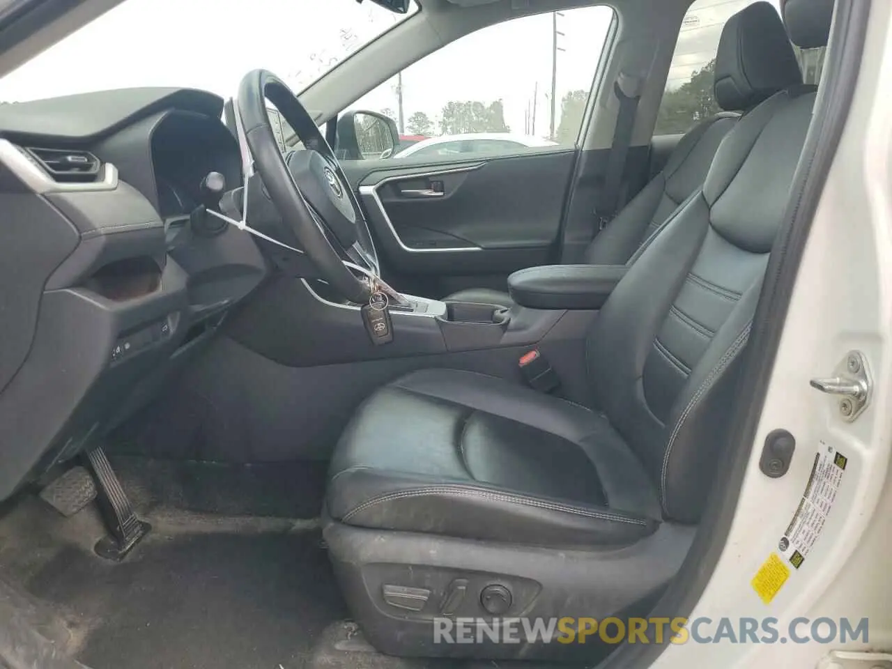 7 Photograph of a damaged car 2T3Y1RFV8LC058575 TOYOTA RAV4 2020
