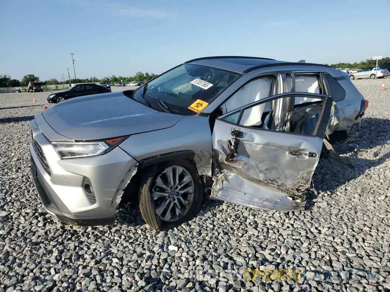 1 Photograph of a damaged car 2T3Y1RFV8LC079006 TOYOTA RAV4 2020