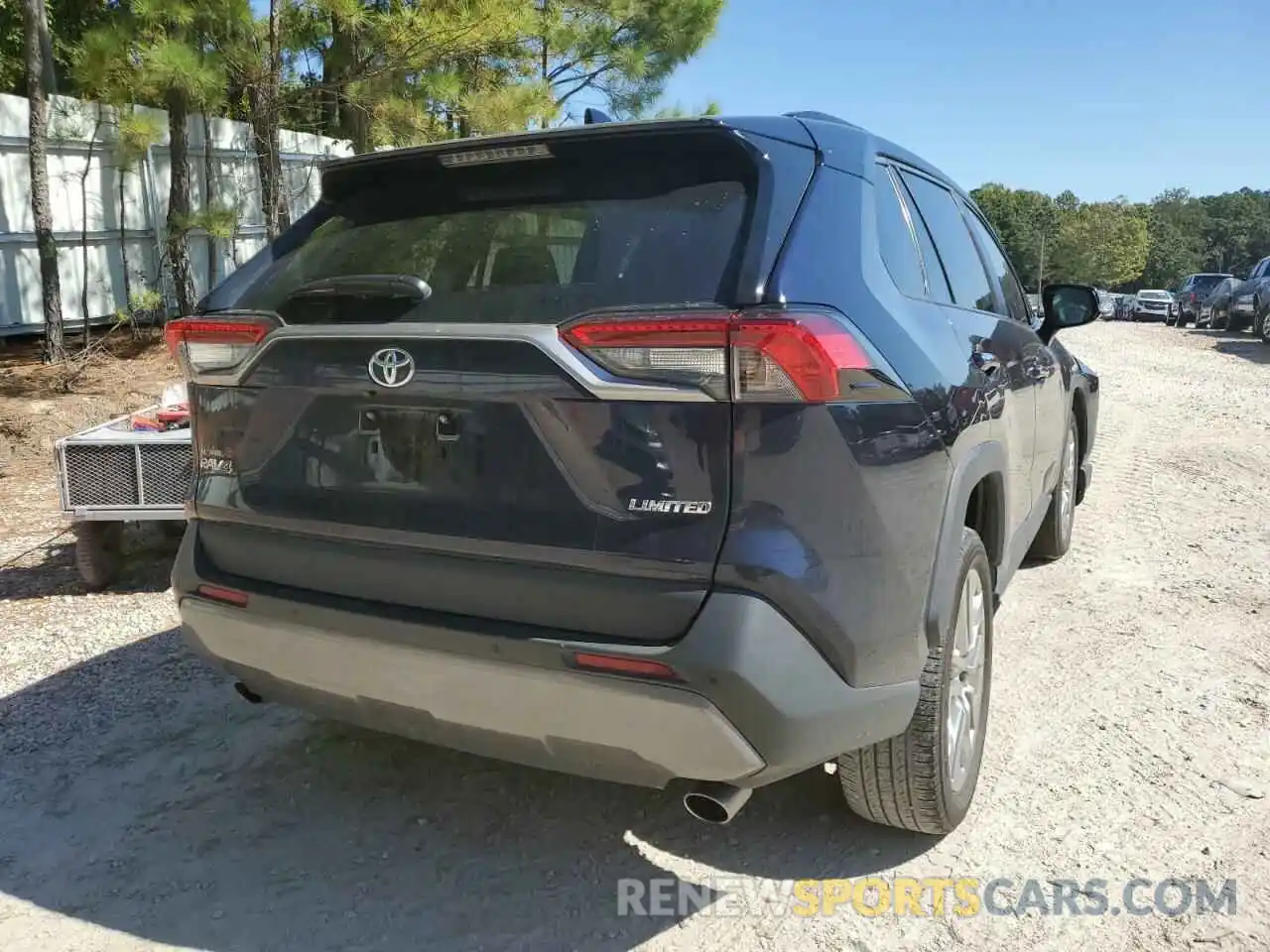 4 Photograph of a damaged car 2T3Y1RFV9LC081637 TOYOTA RAV4 2020