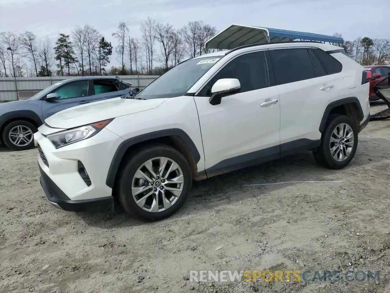 1 Photograph of a damaged car 2T3Y1RFVXLW095867 TOYOTA RAV4 2020