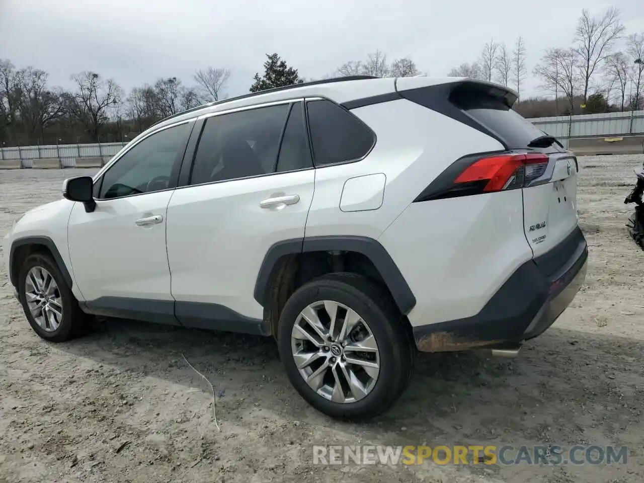 2 Photograph of a damaged car 2T3Y1RFVXLW095867 TOYOTA RAV4 2020