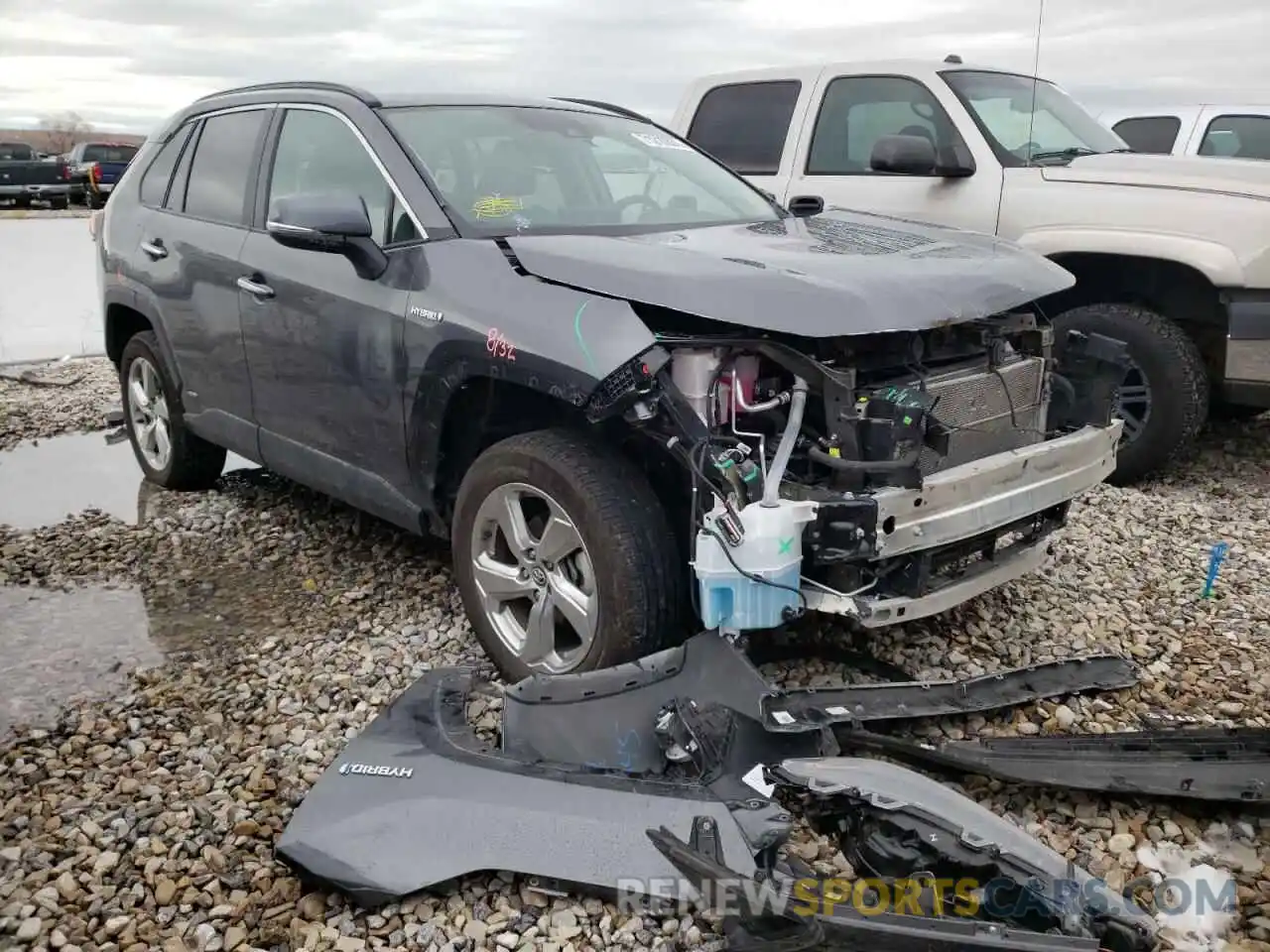 1 Photograph of a damaged car 4T3D6RFVXLU002815 TOYOTA RAV4 2020