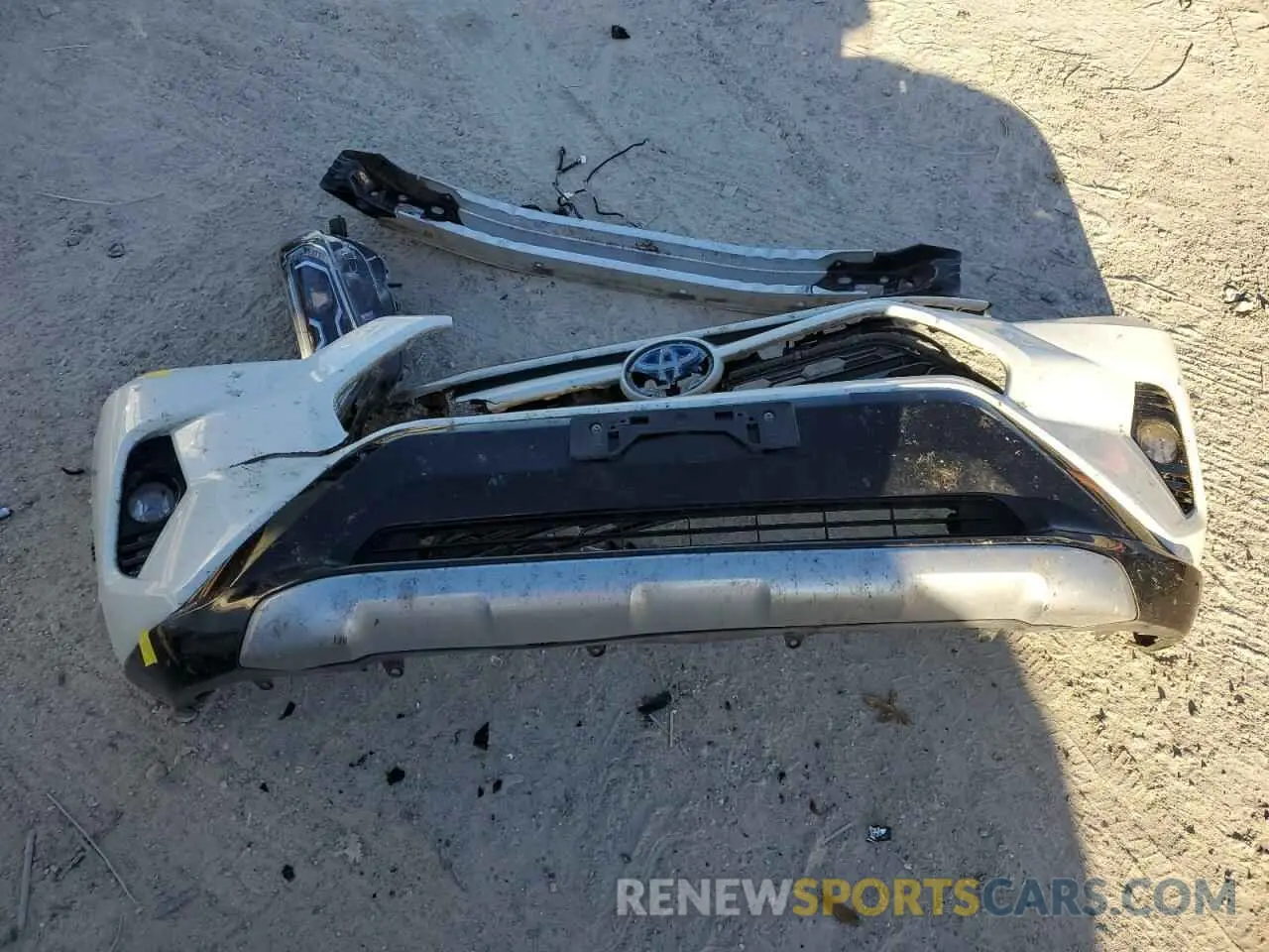 13 Photograph of a damaged car 4T3E6RFV1LU003646 TOYOTA RAV4 2020