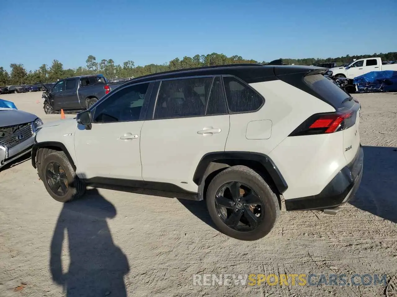 2 Photograph of a damaged car 4T3E6RFV1LU003646 TOYOTA RAV4 2020
