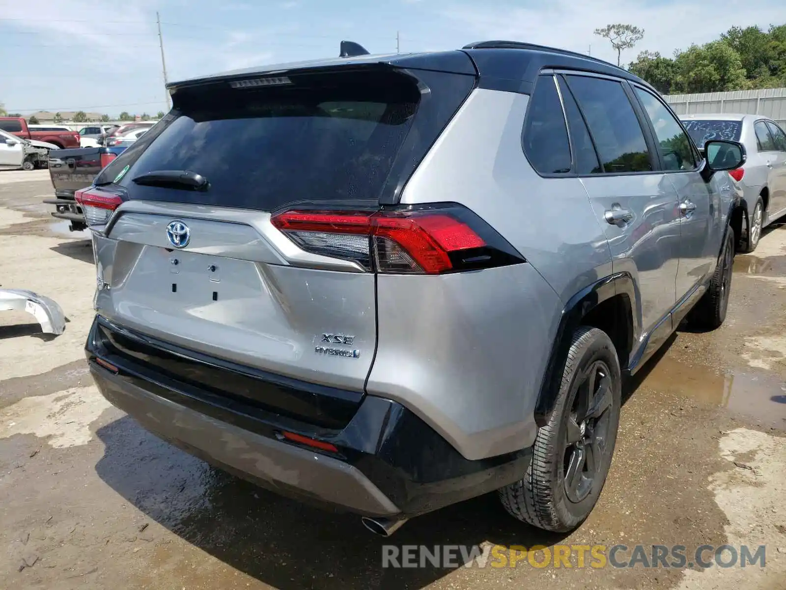 4 Photograph of a damaged car 4T3E6RFV9LU005239 TOYOTA RAV4 2020