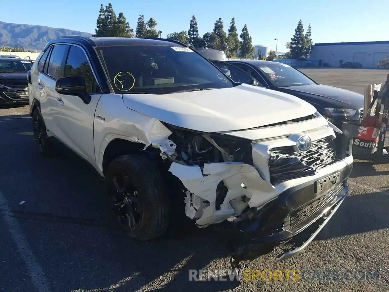 1 Photograph of a damaged car 4T3EWRFV1LU009754 TOYOTA RAV4 2020