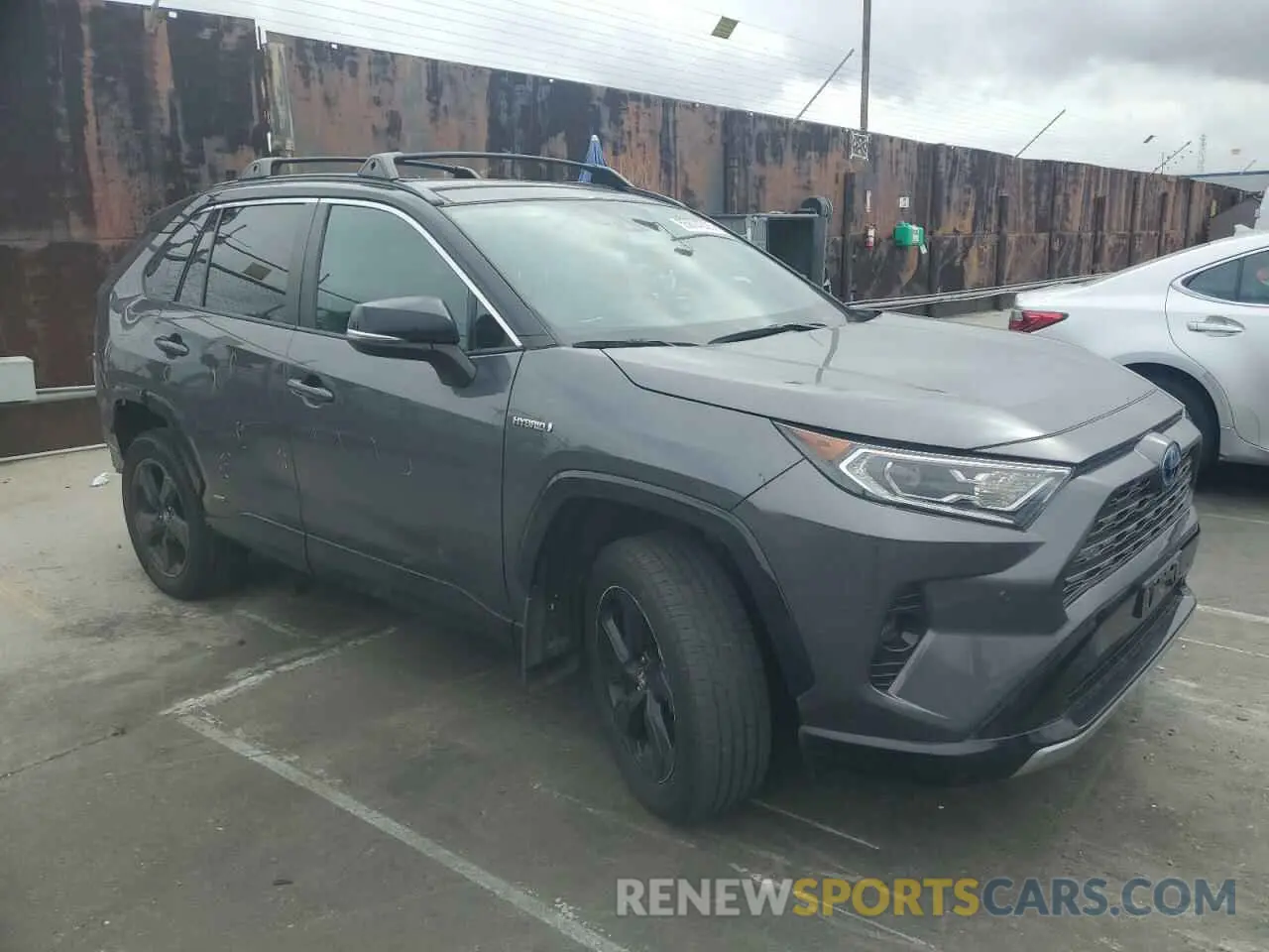 4 Photograph of a damaged car 4T3EWRFV2LU001971 TOYOTA RAV4 2020