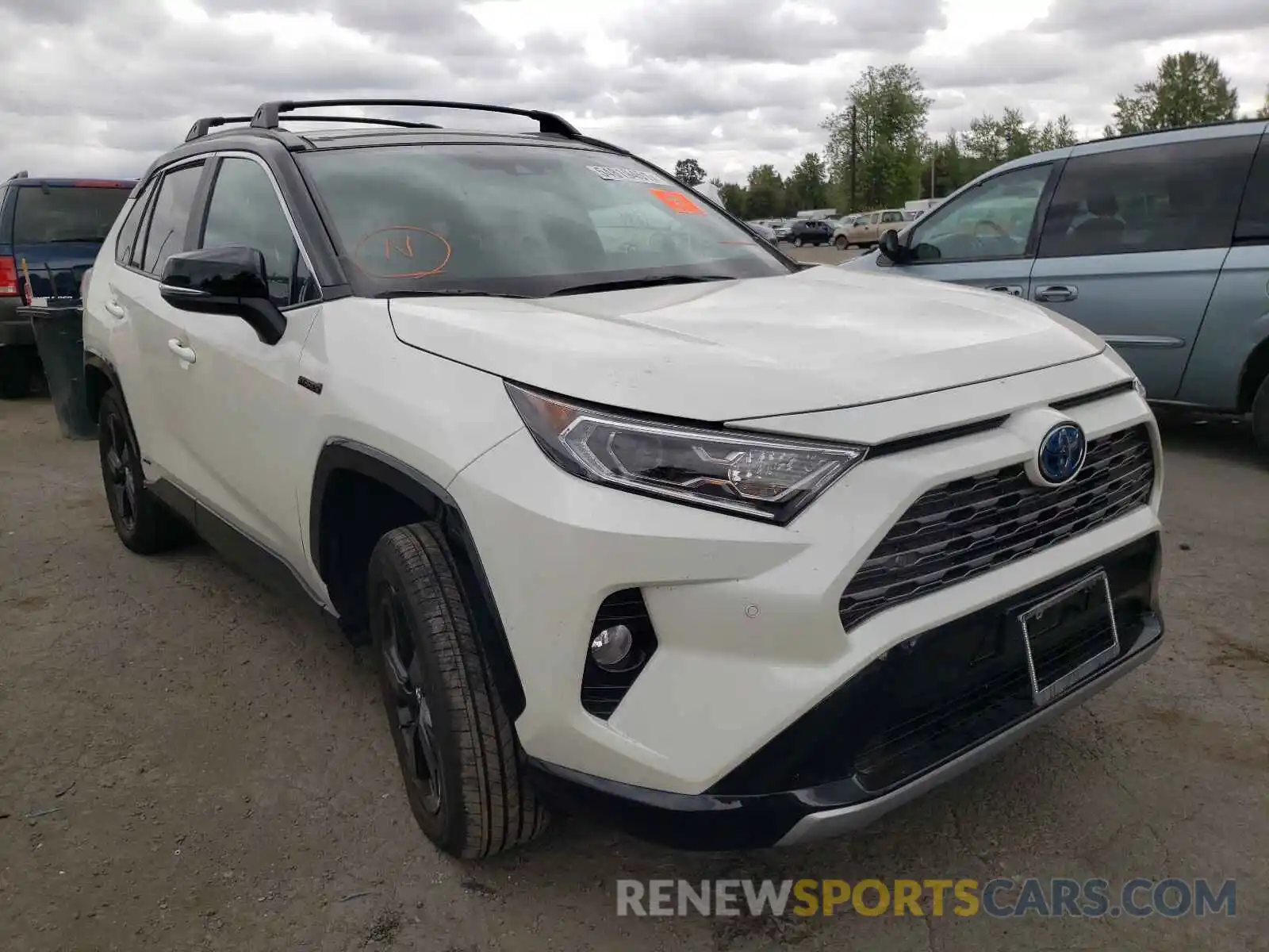 1 Photograph of a damaged car 4T3EWRFV2LU007592 TOYOTA RAV4 2020